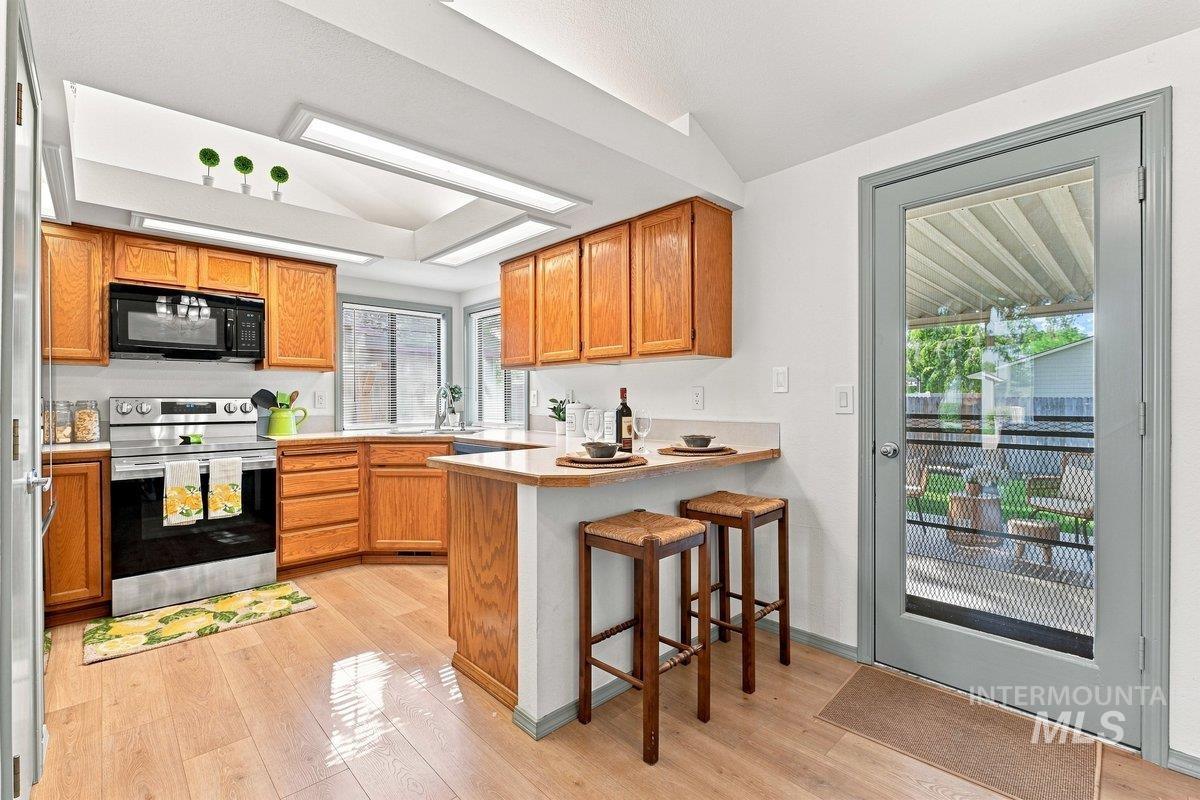 8869 W Lancelot St., Boise, Idaho 83704, 3 Bedrooms, 2 Bathrooms, Residential For Sale, Price $427,000,MLS 98998686