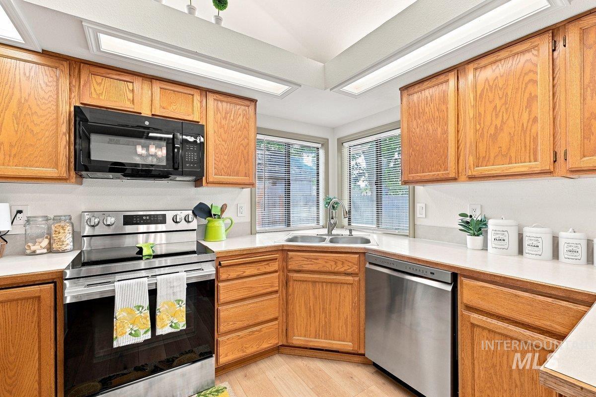 8869 W Lancelot St., Boise, Idaho 83704, 3 Bedrooms, 2 Bathrooms, Residential For Sale, Price $427,000,MLS 98998686