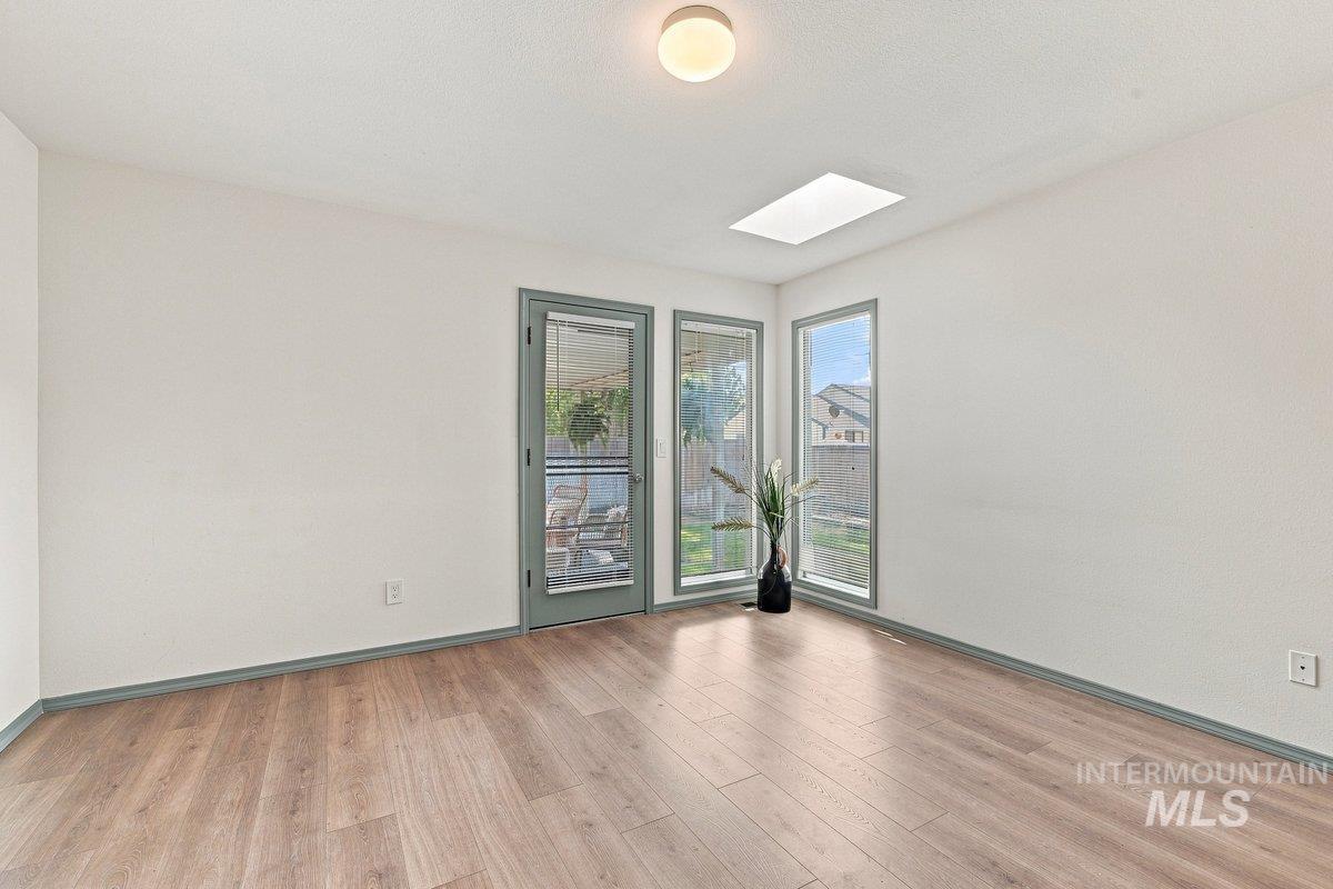 8869 W Lancelot St., Boise, Idaho 83704, 3 Bedrooms, 2 Bathrooms, Residential For Sale, Price $427,000,MLS 98998686