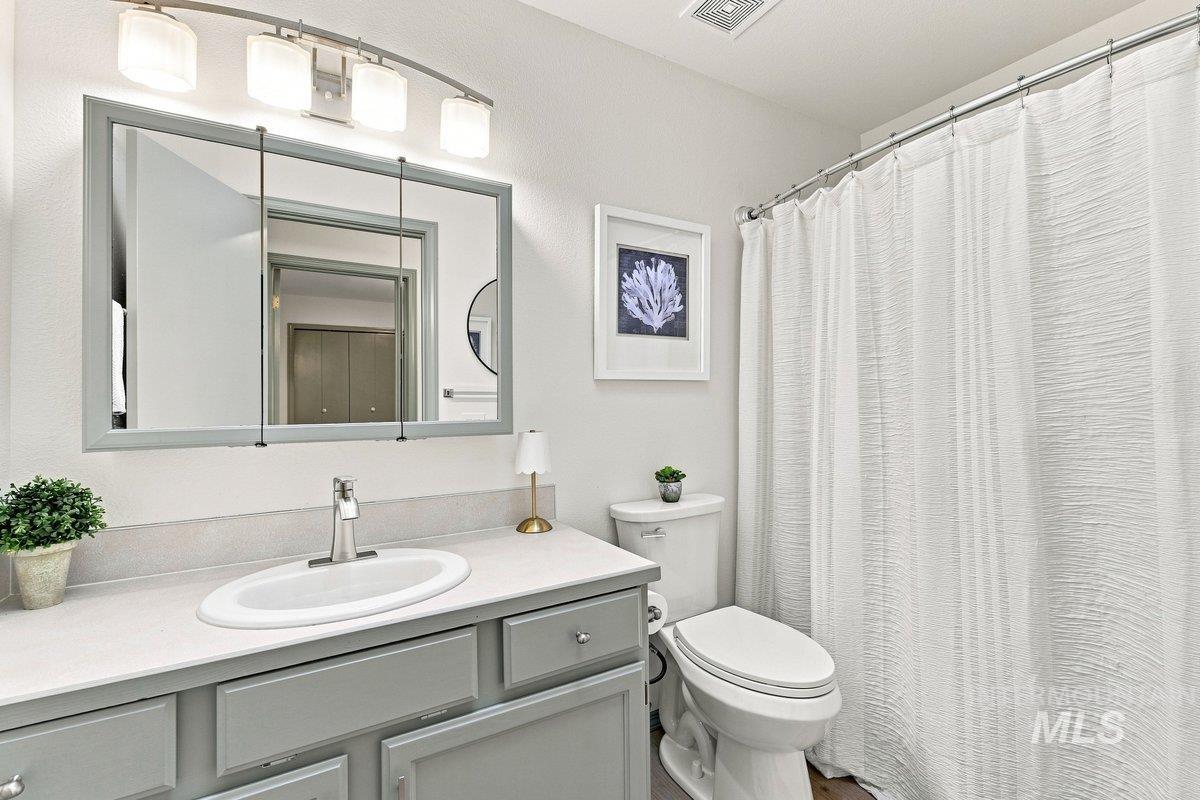 8869 W Lancelot St., Boise, Idaho 83704, 3 Bedrooms, 2 Bathrooms, Residential For Sale, Price $427,000,MLS 98998686