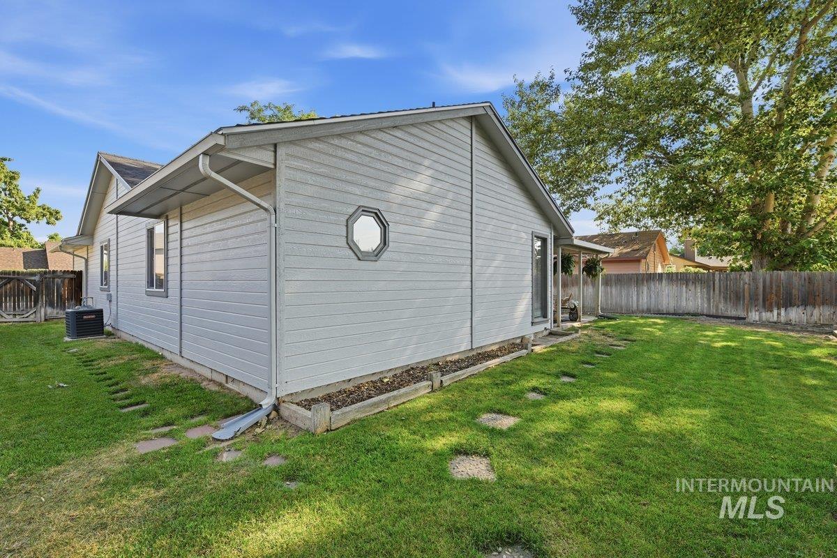 8869 W Lancelot St., Boise, Idaho 83704, 3 Bedrooms, 2 Bathrooms, Residential For Sale, Price $427,000,MLS 98998686