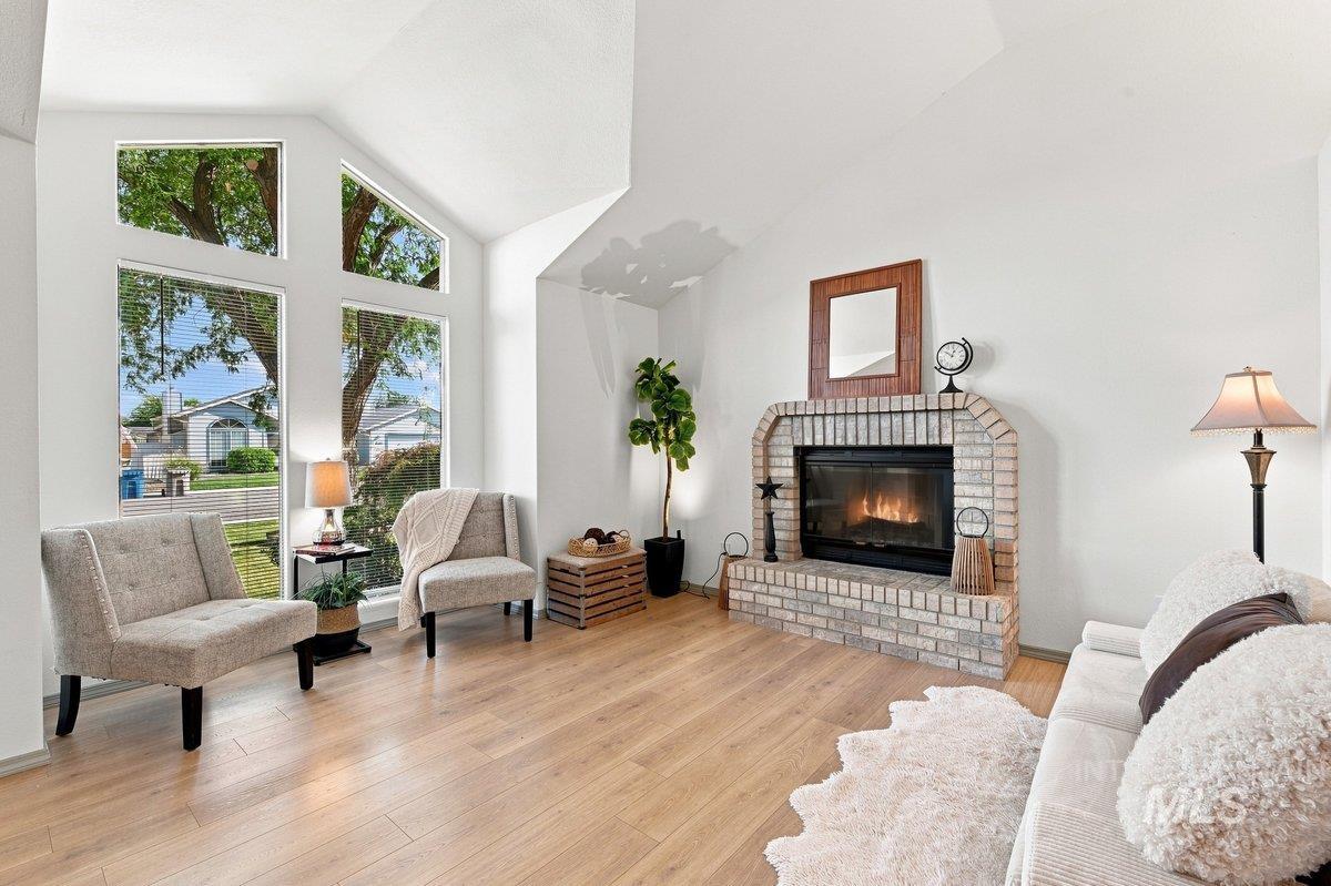 8869 W Lancelot St., Boise, Idaho 83704, 3 Bedrooms, 2 Bathrooms, Residential For Sale, Price $427,000,MLS 98998686