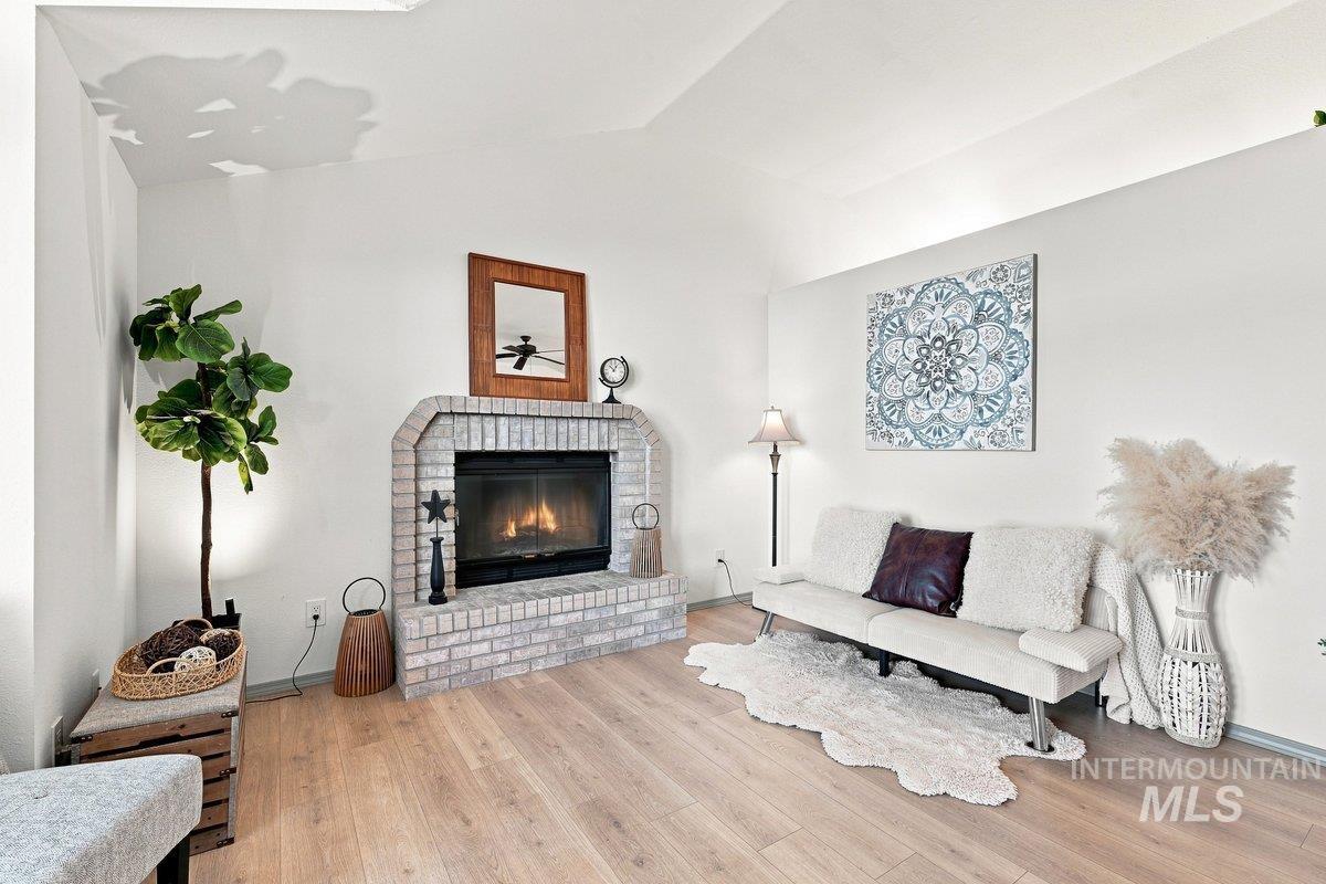 8869 W Lancelot St., Boise, Idaho 83704, 3 Bedrooms, 2 Bathrooms, Residential For Sale, Price $427,000,MLS 98998686