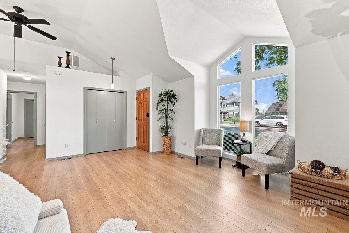 8869 W Lancelot St., Boise, Idaho 83704, 3 Bedrooms, 2 Bathrooms, Residential For Sale, Price $427,000,MLS 98998686