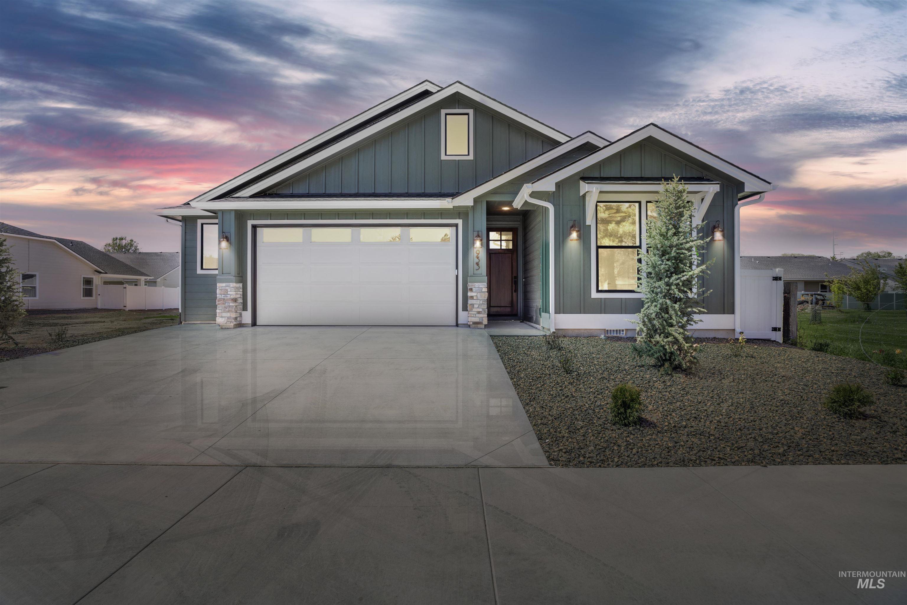933 S Almond St, Nampa, Idaho 83686, 4 Bedrooms, 3 Bathrooms, Residential For Sale, Price $479,900,MLS 98998687