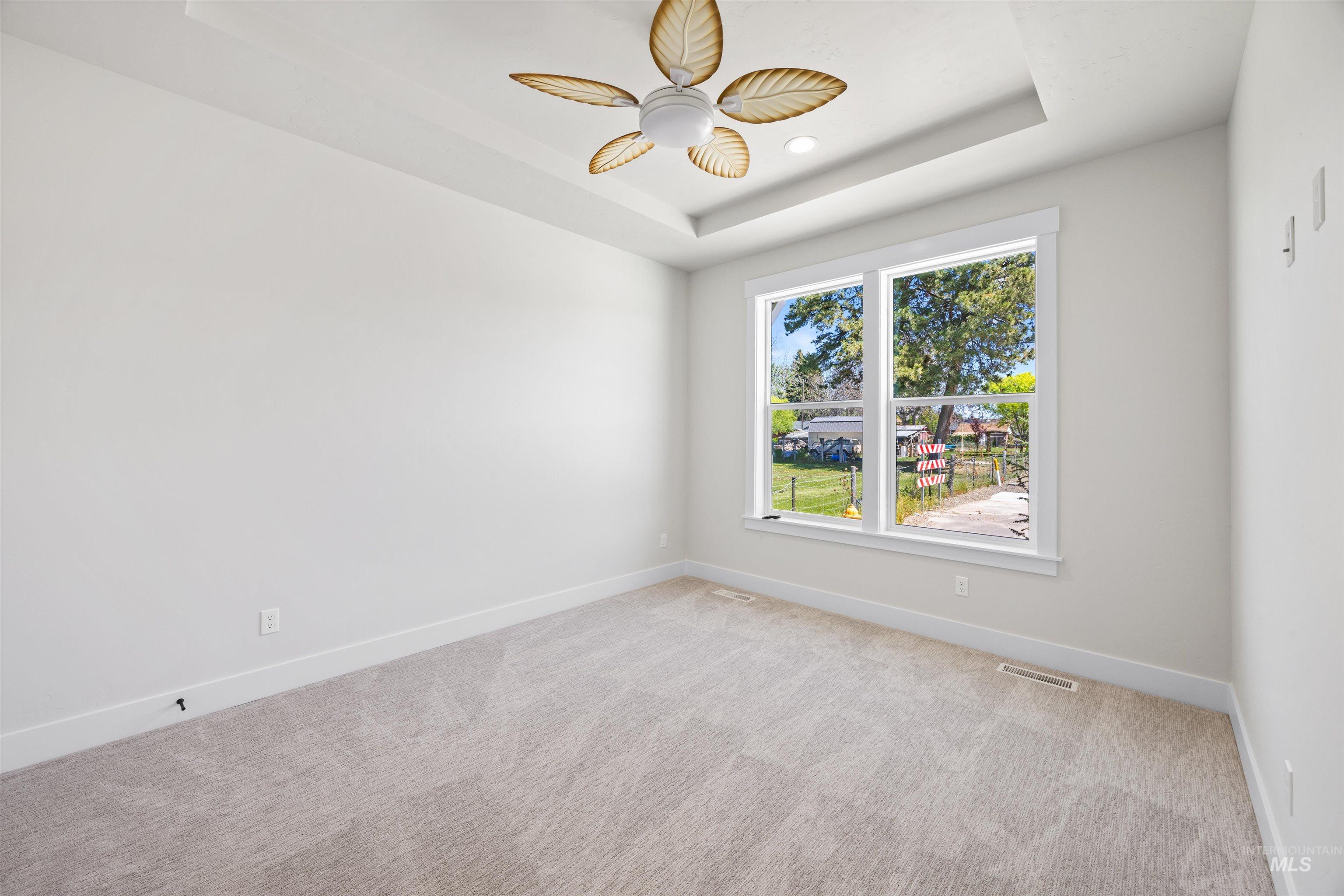 933 S Almond St, Nampa, Idaho 83686, 4 Bedrooms, 3 Bathrooms, Residential For Sale, Price $479,900,MLS 98998687