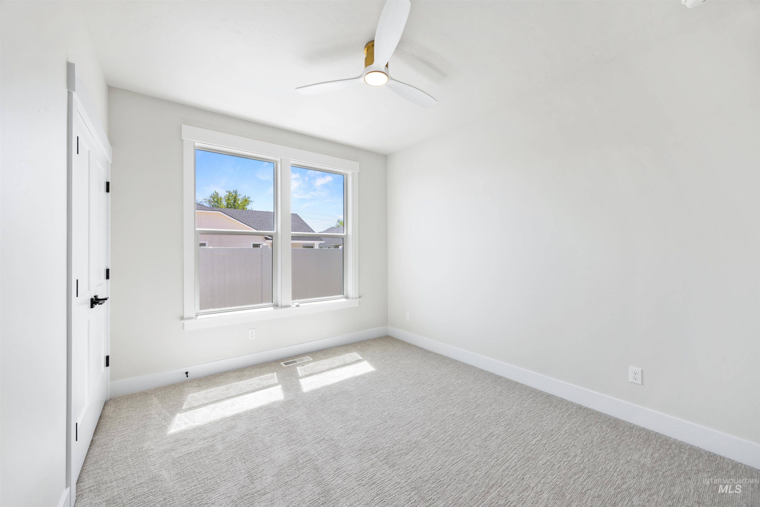 933 S Almond St, Nampa, Idaho 83686, 4 Bedrooms, 3 Bathrooms, Residential For Sale, Price $479,900,MLS 98998687