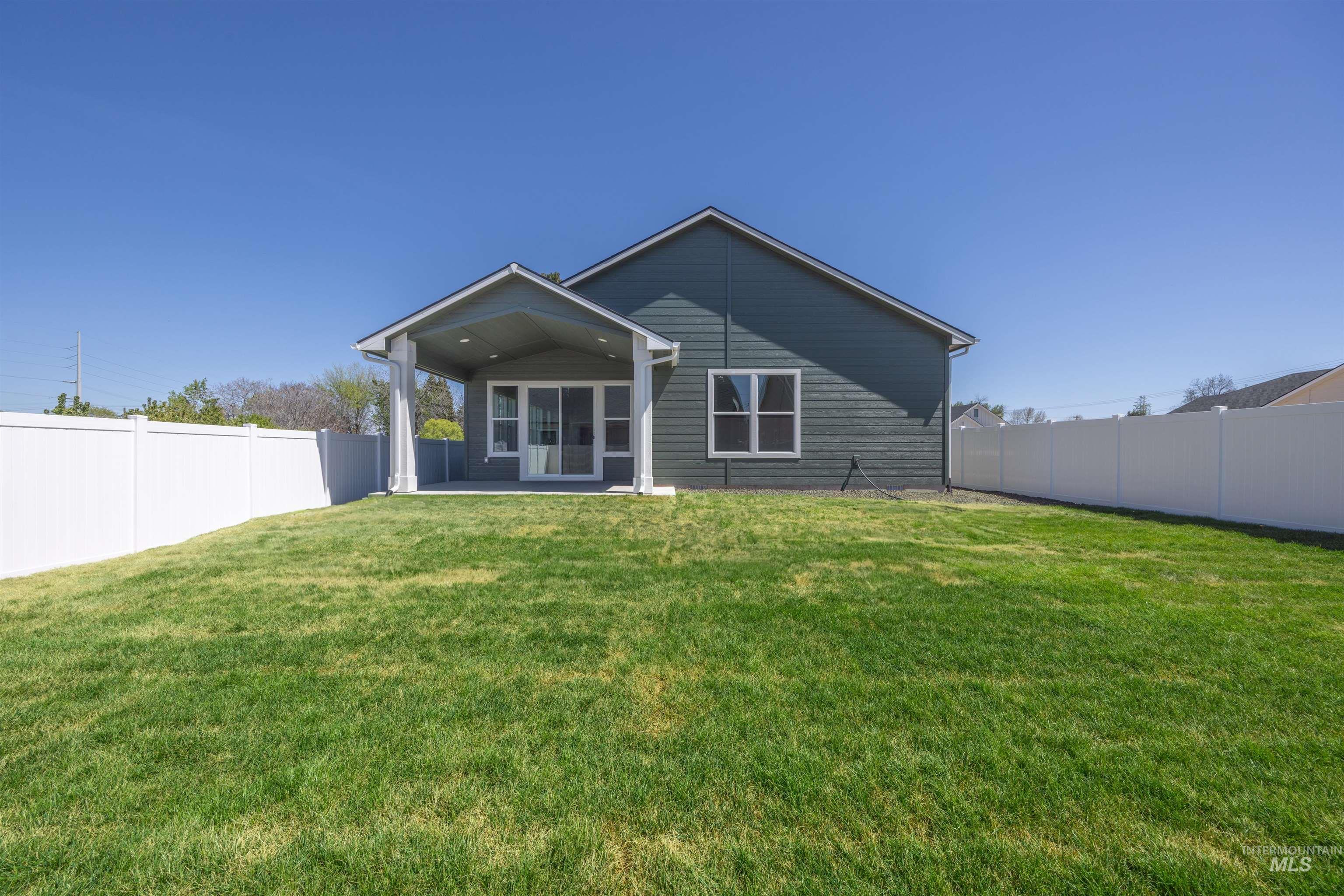 933 S Almond St, Nampa, Idaho 83686, 4 Bedrooms, 3 Bathrooms, Residential For Sale, Price $479,900,MLS 98998687