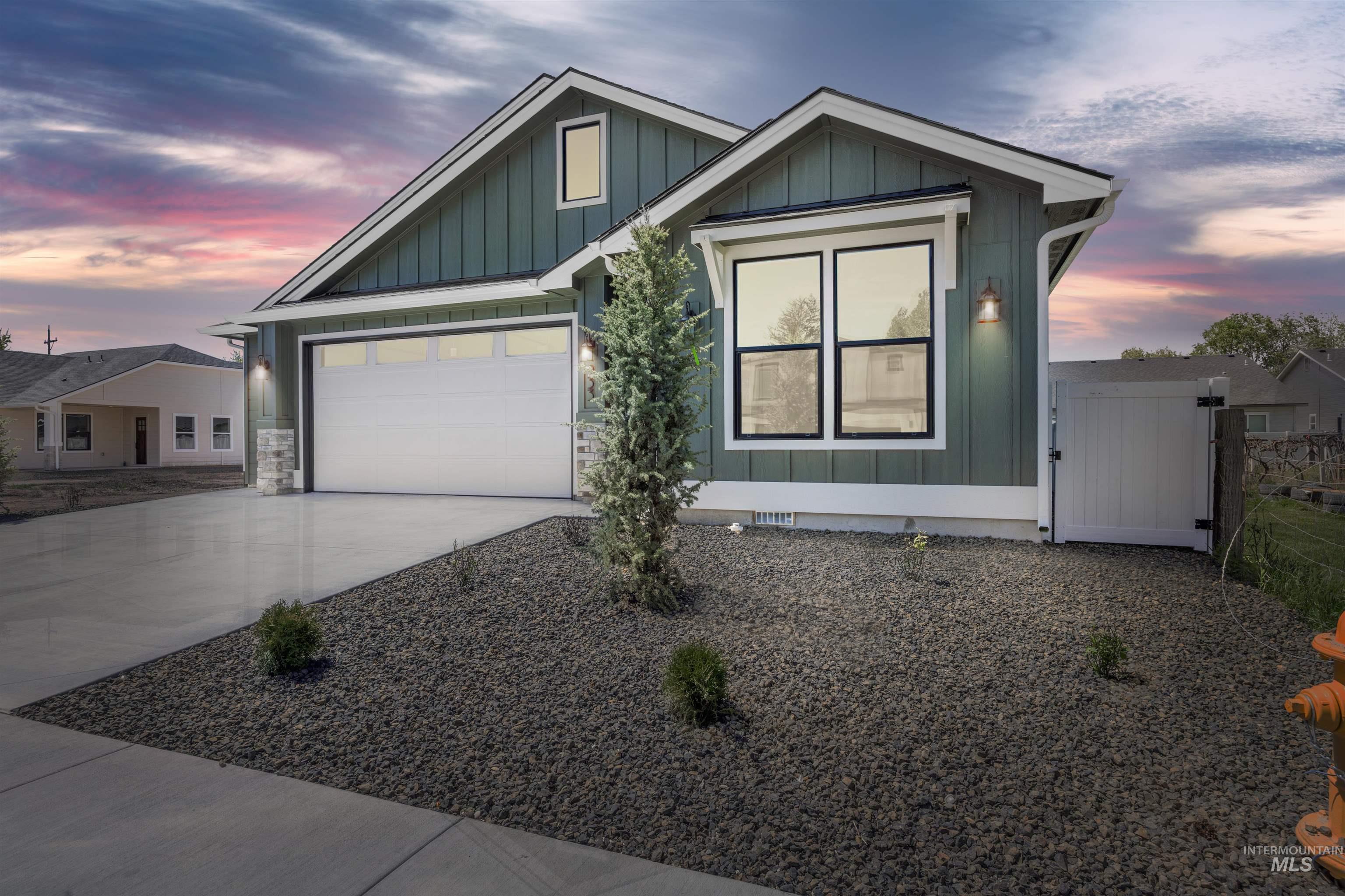 933 S Almond St, Nampa, Idaho 83686, 4 Bedrooms, 3 Bathrooms, Residential For Sale, Price $479,900,MLS 98998687