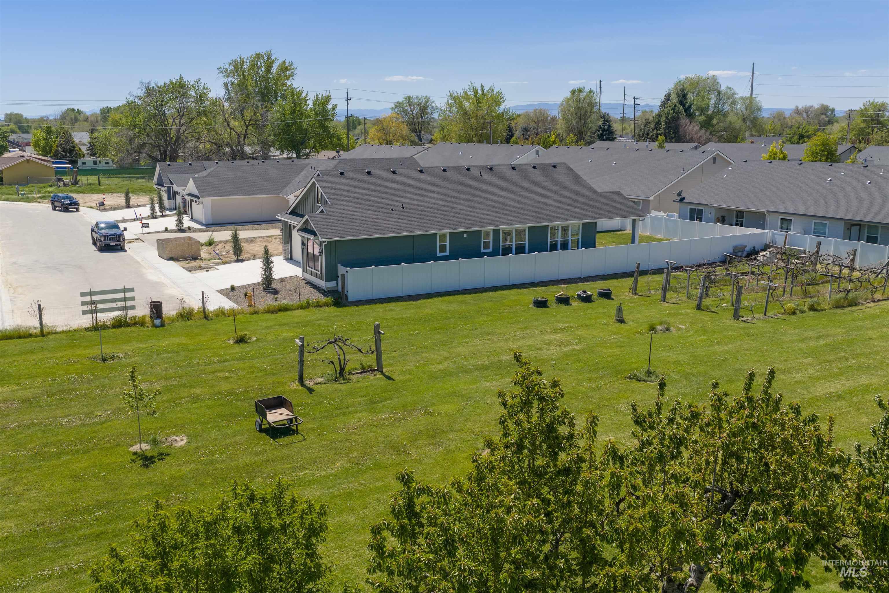 933 S Almond St, Nampa, Idaho 83686, 4 Bedrooms, 3 Bathrooms, Residential For Sale, Price $479,900,MLS 98998687