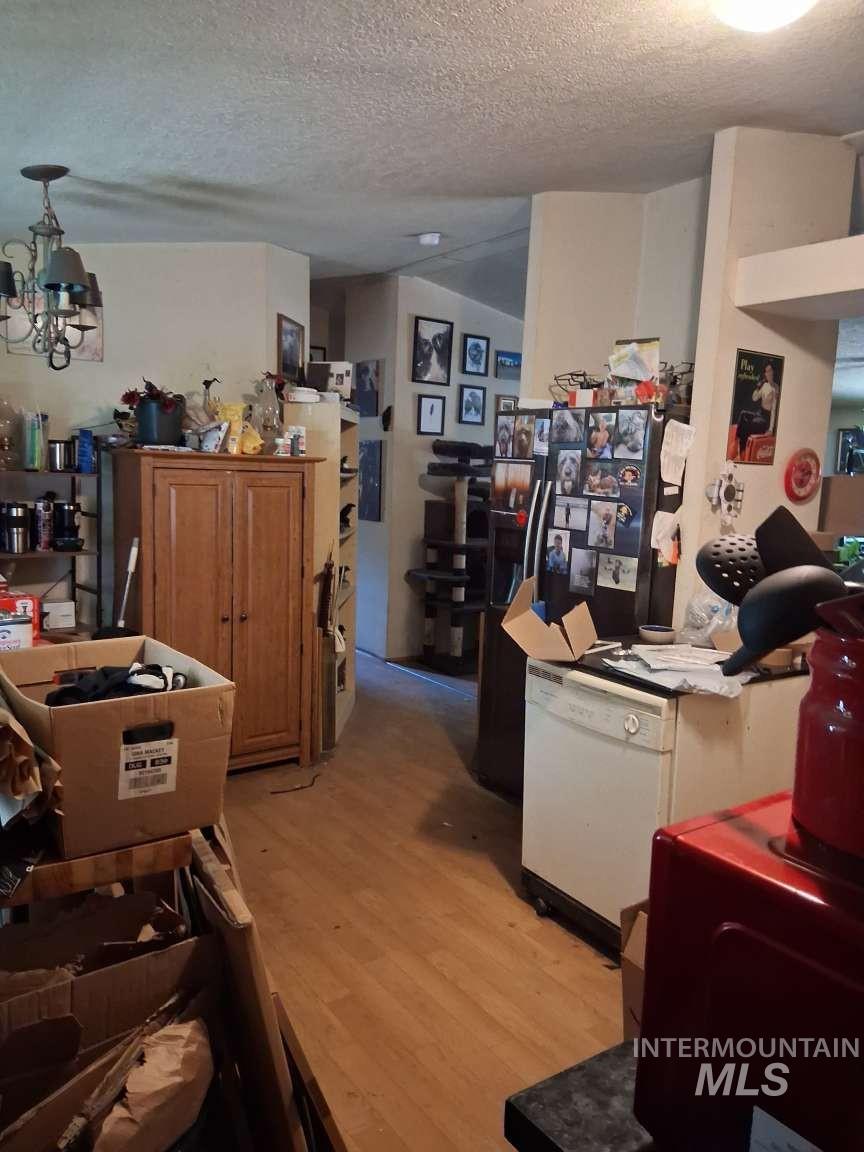 19 Wildrose Ln, Boise, Idaho 83716, 3 Bedrooms, 2 Bathrooms, Residential For Sale, Price $229,999, 98998694