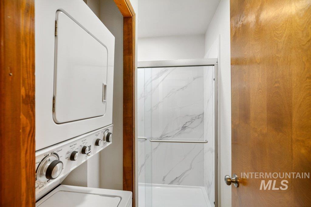 122 N Washington, Moscow, Idaho 83843, 2 Bedrooms, 1 Bathroom, Residential For Sale, Price $315,000, 98998695