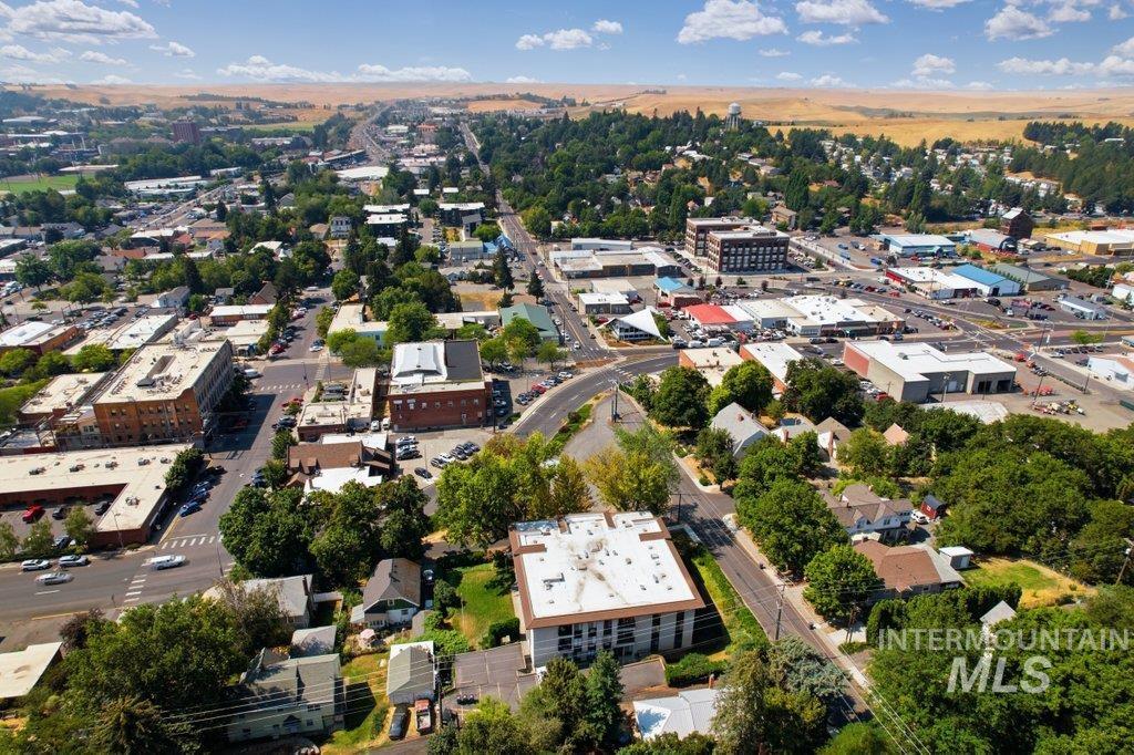 122 N Washington, Moscow, Idaho 83843, 2 Bedrooms, 1 Bathroom, Residential For Sale, Price $315,000, 98998695