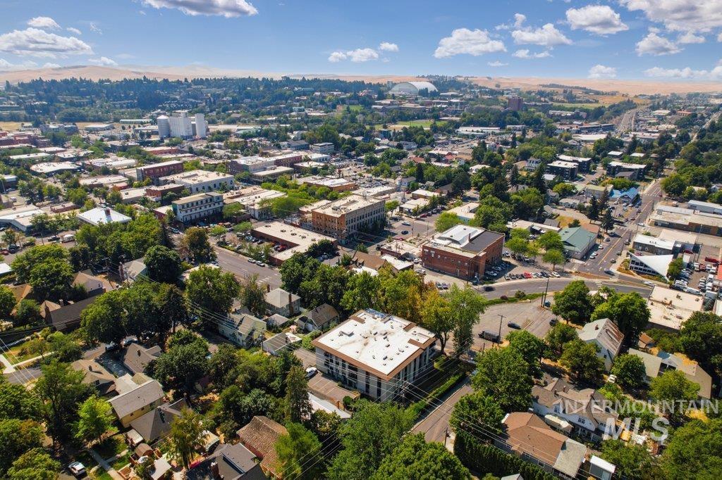 122 N Washington, Moscow, Idaho 83843, 2 Bedrooms, 1 Bathroom, Residential For Sale, Price $315,000, 98998695