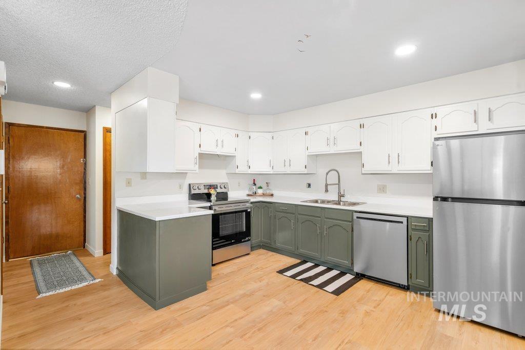 122 N Washington, Moscow, Idaho 83843, 2 Bedrooms, 1 Bathroom, Residential For Sale, Price $315,000, 98998695