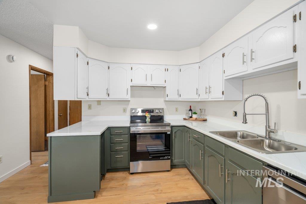 122 N Washington, Moscow, Idaho 83843, 2 Bedrooms, 1 Bathroom, Residential For Sale, Price $315,000, 98998695