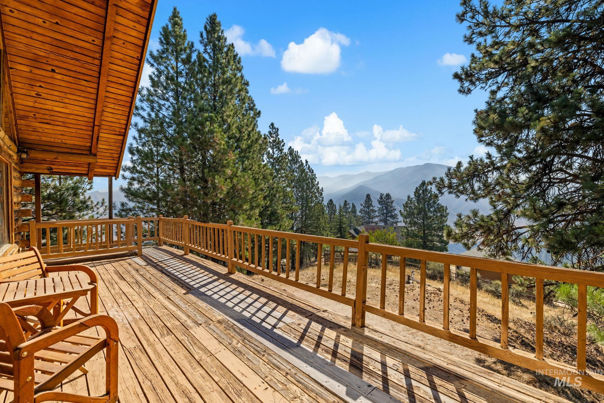 69 Skyview Lane, Boise, Idaho 83716, 3 Bedrooms, 2 Bathrooms, Residential For Sale, Price $465,000, 98998707