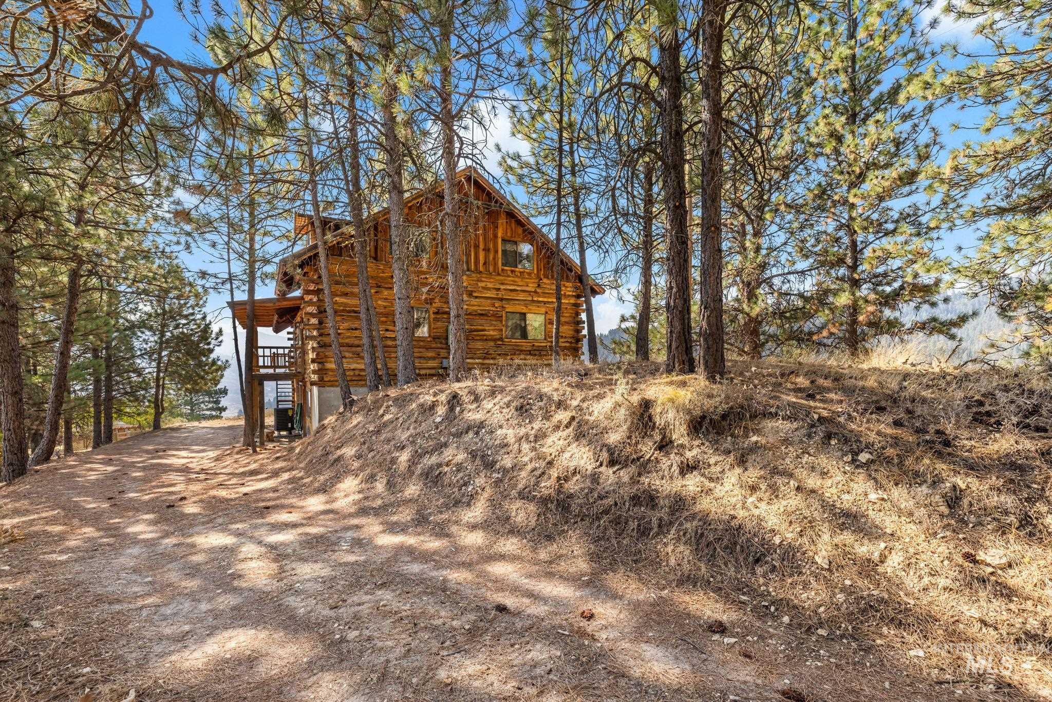 69 Skyview Lane, Boise, Idaho 83716, 3 Bedrooms, 2 Bathrooms, Residential For Sale, Price $465,000, 98998707