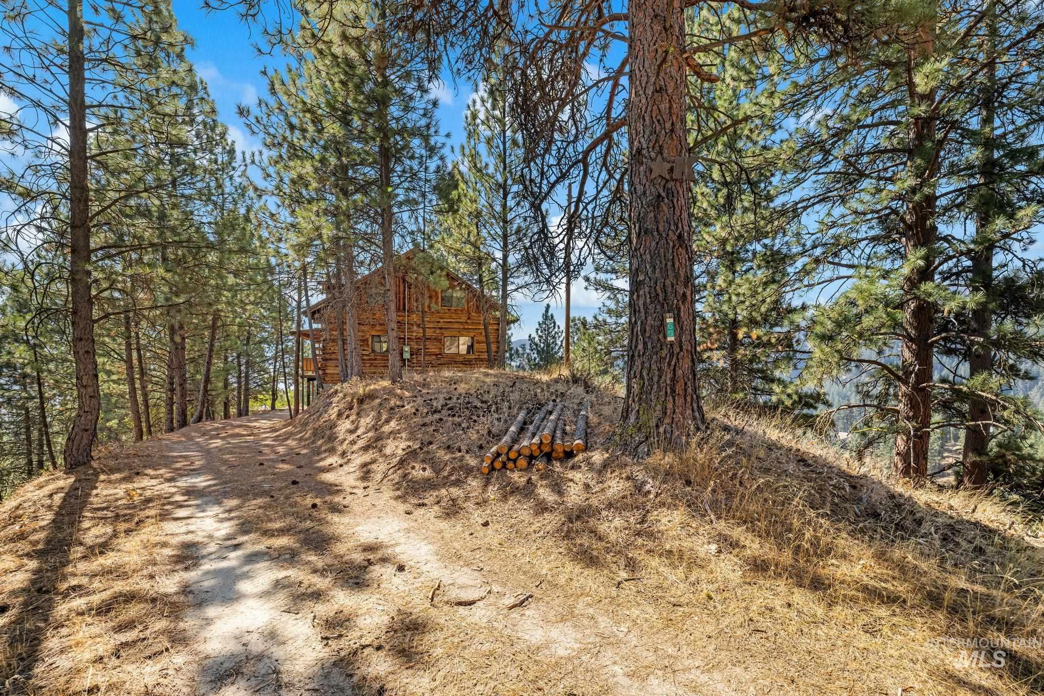 69 Skyview Lane, Boise, Idaho 83716, 3 Bedrooms, 2 Bathrooms, Residential For Sale, Price $465,000, 98998707