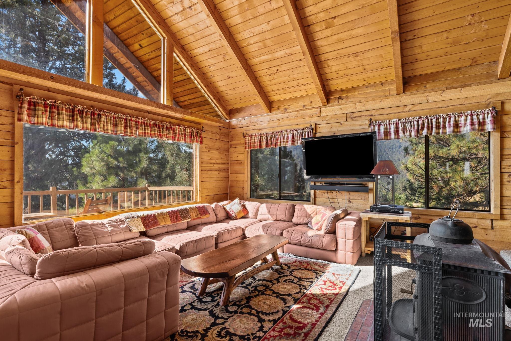 69 Skyview Lane, Boise, Idaho 83716, 3 Bedrooms, 2 Bathrooms, Residential For Sale, Price $465,000, 98998707