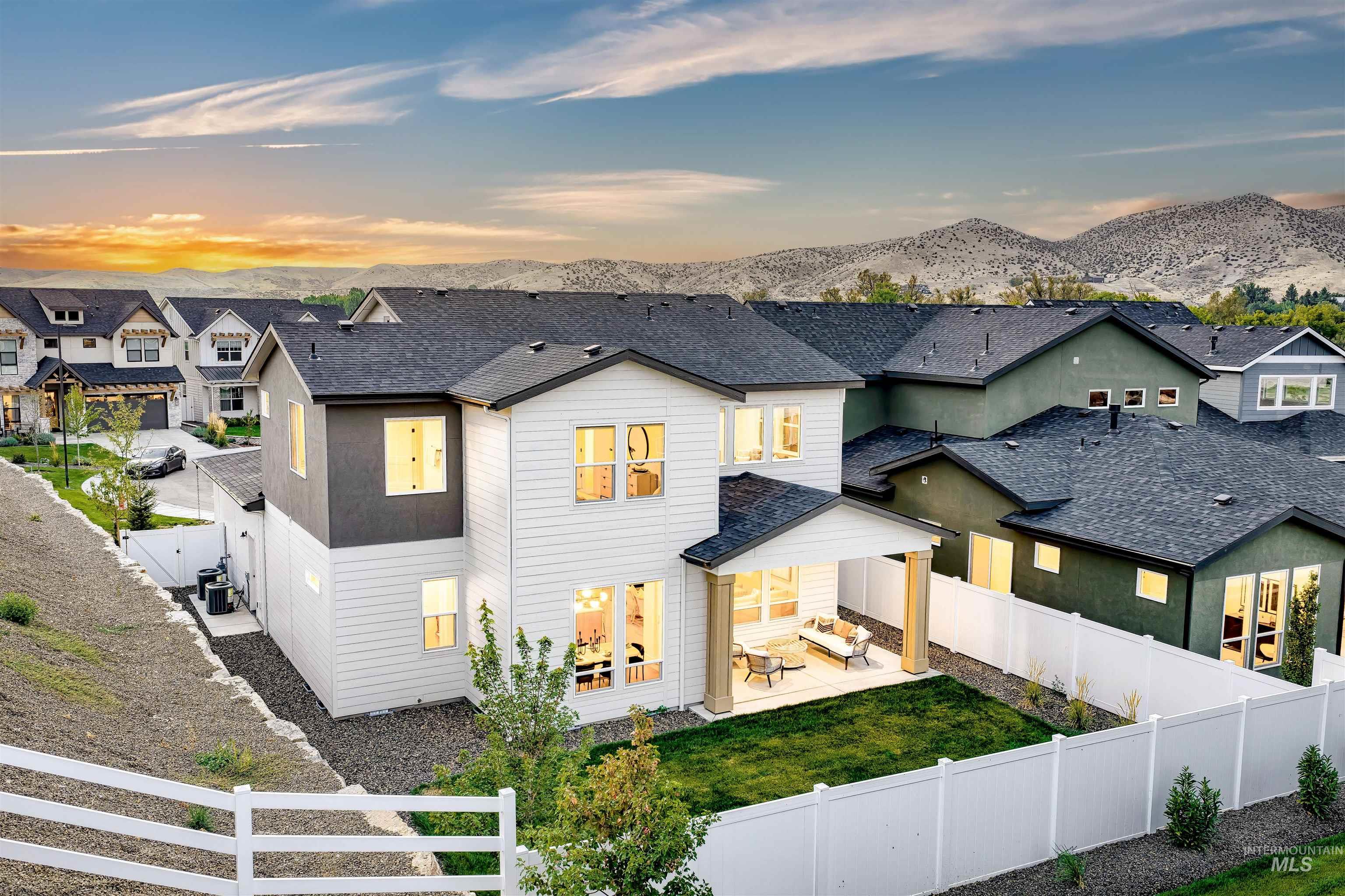 13898 N Malheur Pl, Boise, Idaho 83714, 3 Bedrooms, 2.5 Bathrooms, Residential For Sale, Price $893,875,MLS 98998711