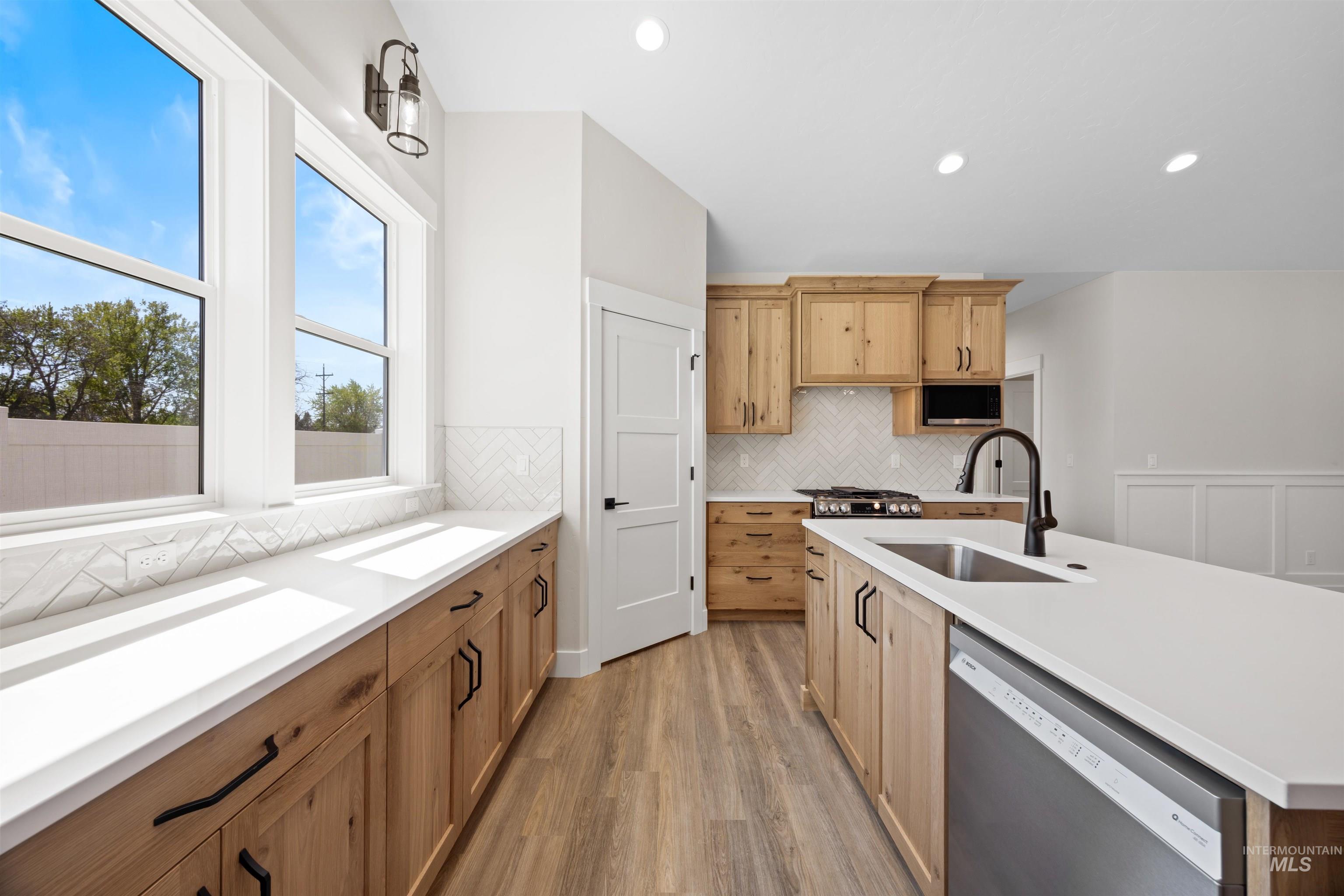958 S Almond St, Nampa, Idaho 83686, 3 Bedrooms, 2 Bathrooms, Residential For Sale, Price $484,900, 98998716