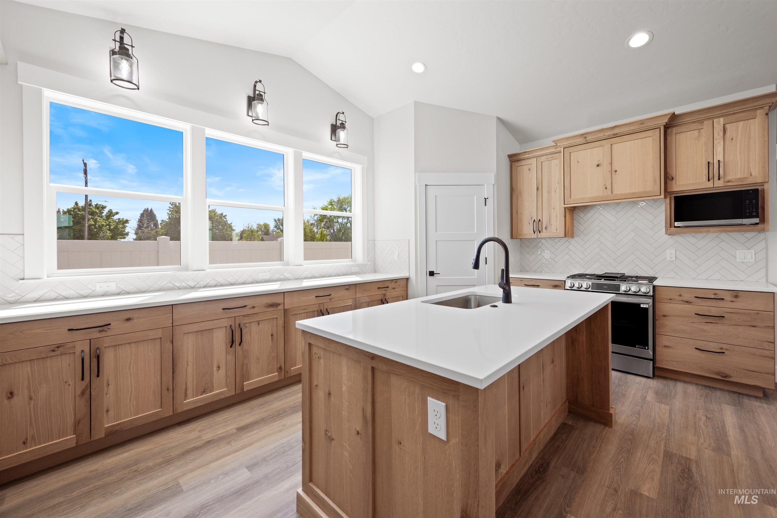 958 S Almond St, Nampa, Idaho 83686, 3 Bedrooms, 2 Bathrooms, Residential For Sale, Price $484,900, 98998716