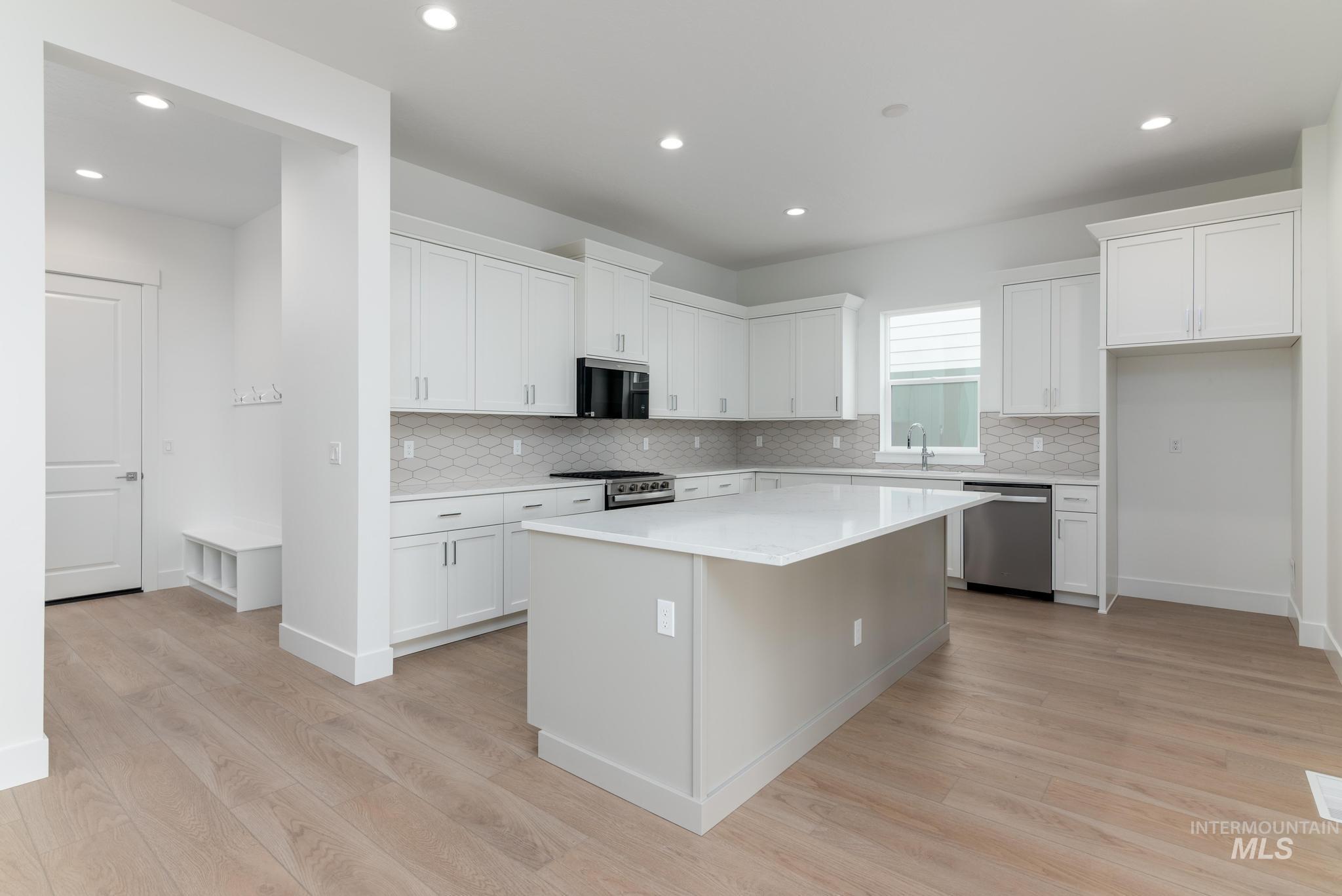 2622 N Leatherwood Ave, Star, Idaho 83669, 2 Bedrooms, 2 Bathrooms, Residential For Sale, Price $569,000,MLS 98998718