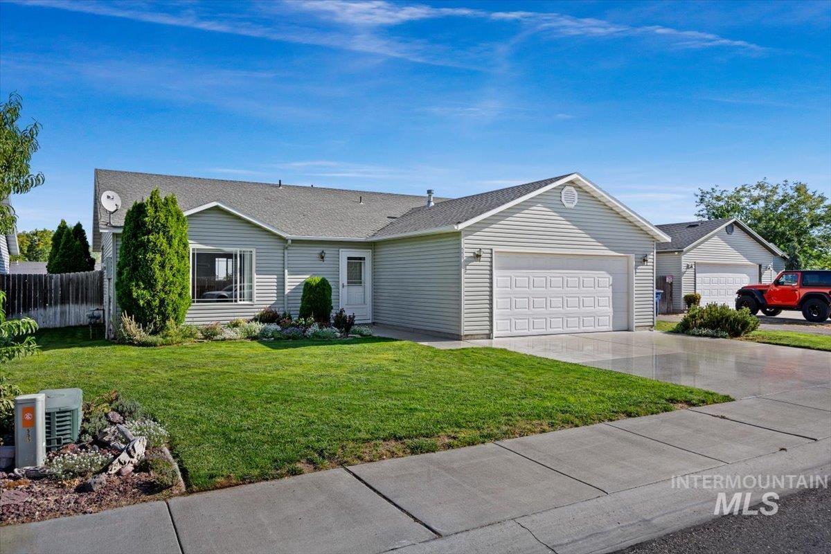 555 Hunter Ave, Twin Falls, Idaho 83301, 3 Bedrooms, 2 Bathrooms, Residential For Sale, Price $309,900, 98998719