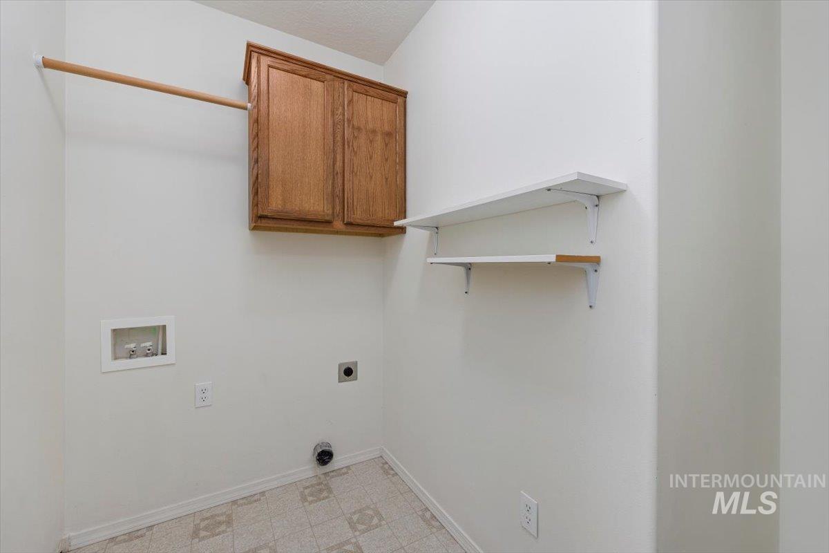 555 Hunter Ave, Twin Falls, Idaho 83301, 3 Bedrooms, 2 Bathrooms, Residential For Sale, Price $309,900, 98998719