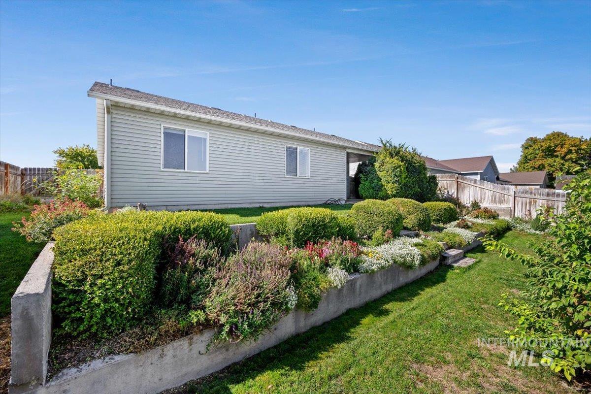 555 Hunter Ave, Twin Falls, Idaho 83301, 3 Bedrooms, 2 Bathrooms, Residential For Sale, Price $309,900, 98998719