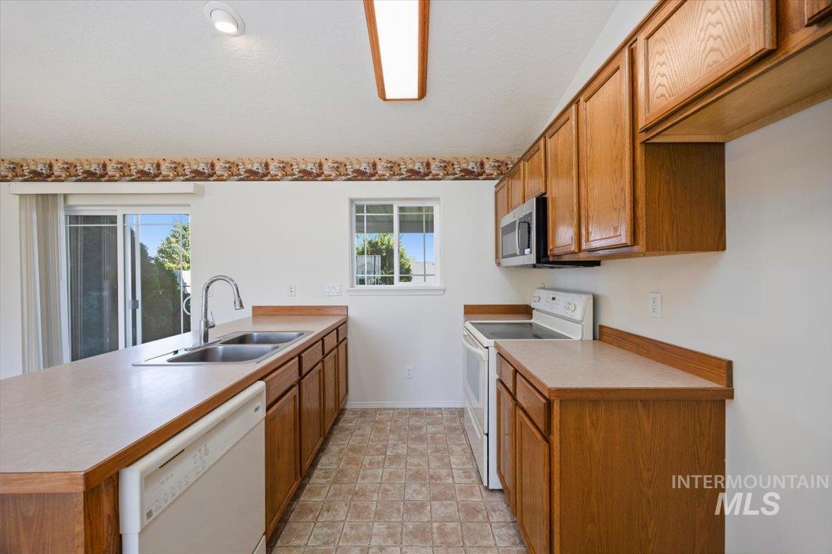 555 Hunter Ave, Twin Falls, Idaho 83301, 3 Bedrooms, 2 Bathrooms, Residential For Sale, Price $309,900, 98998719