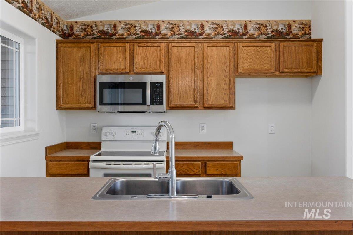 555 Hunter Ave, Twin Falls, Idaho 83301, 3 Bedrooms, 2 Bathrooms, Residential For Sale, Price $309,900, 98998719