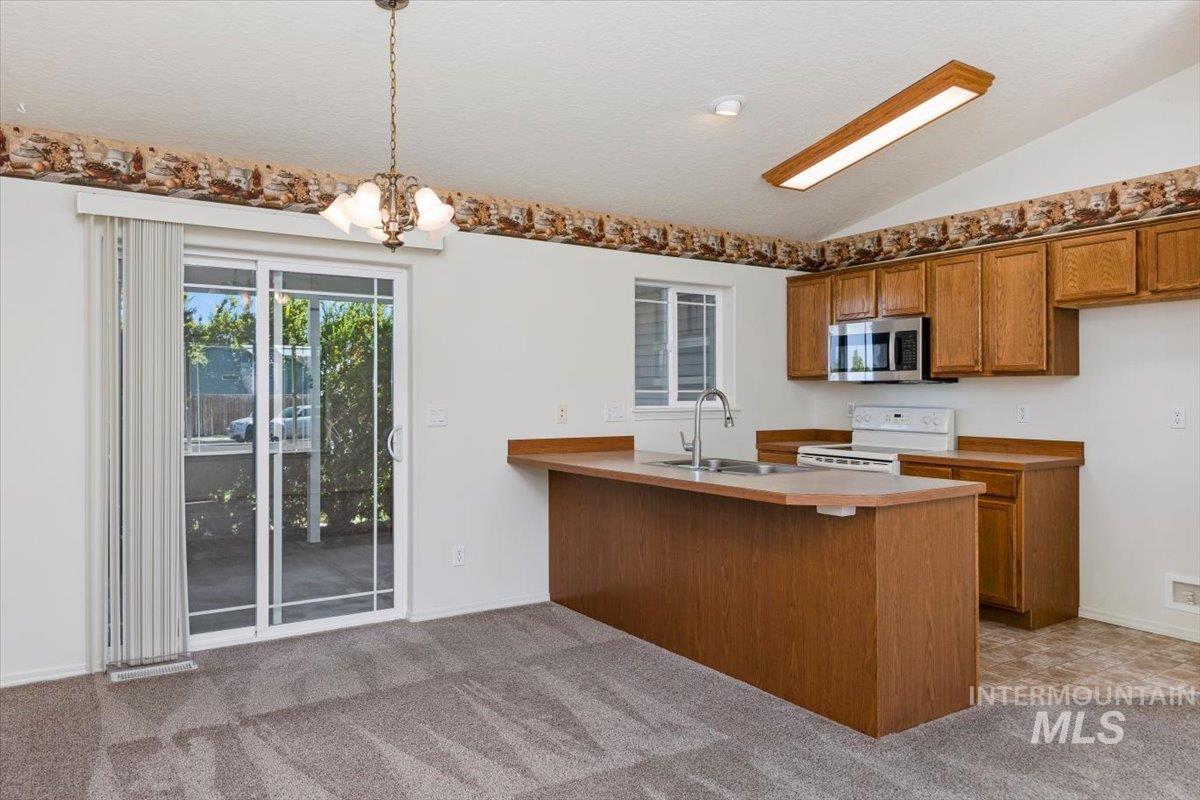 555 Hunter Ave, Twin Falls, Idaho 83301, 3 Bedrooms, 2 Bathrooms, Residential For Sale, Price $309,900, 98998719