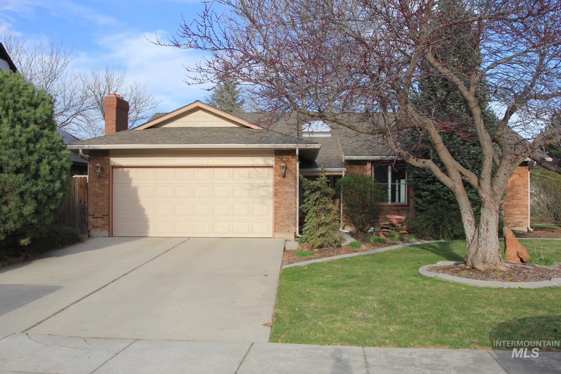 3728 W Sugar Creek Dr., Meridian, Idaho 83646, 3 Bedrooms, 2 Bathrooms, Residential For Sale, Price $476,900, 98998723