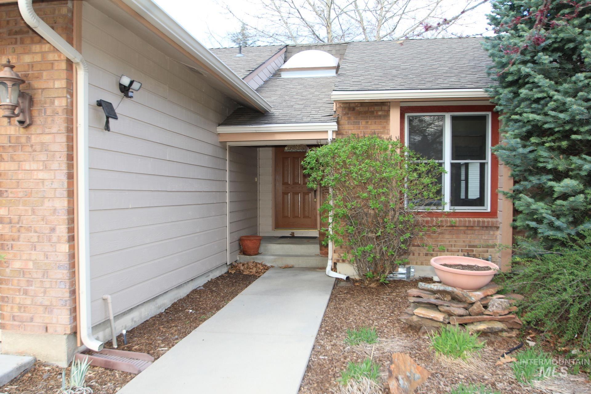 3728 W Sugar Creek Dr., Meridian, Idaho 83646, 3 Bedrooms, 2 Bathrooms, Residential For Sale, Price $476,900, 98998723