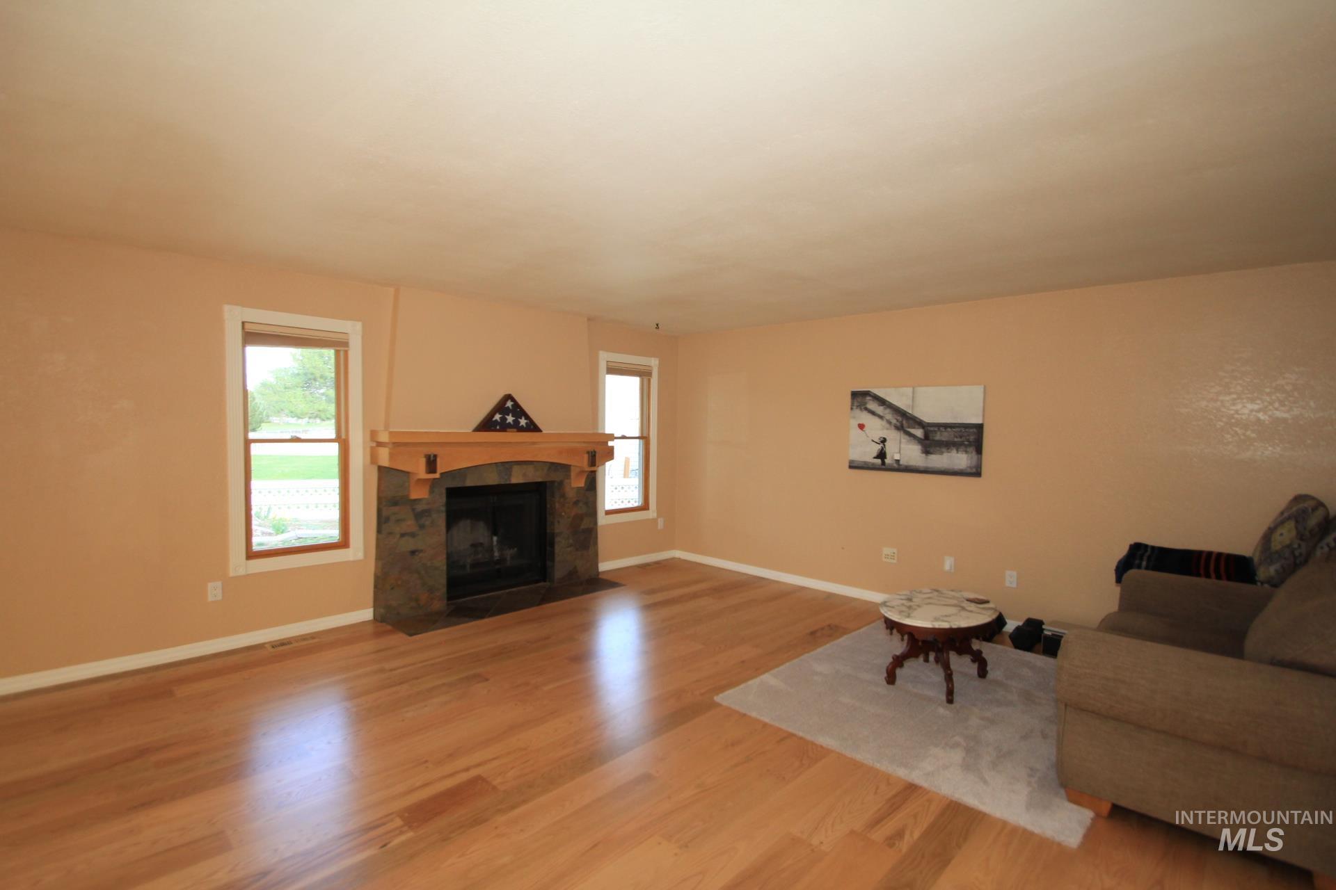 3728 W Sugar Creek Dr., Meridian, Idaho 83646, 3 Bedrooms, 2 Bathrooms, Residential For Sale, Price $476,900, 98998723