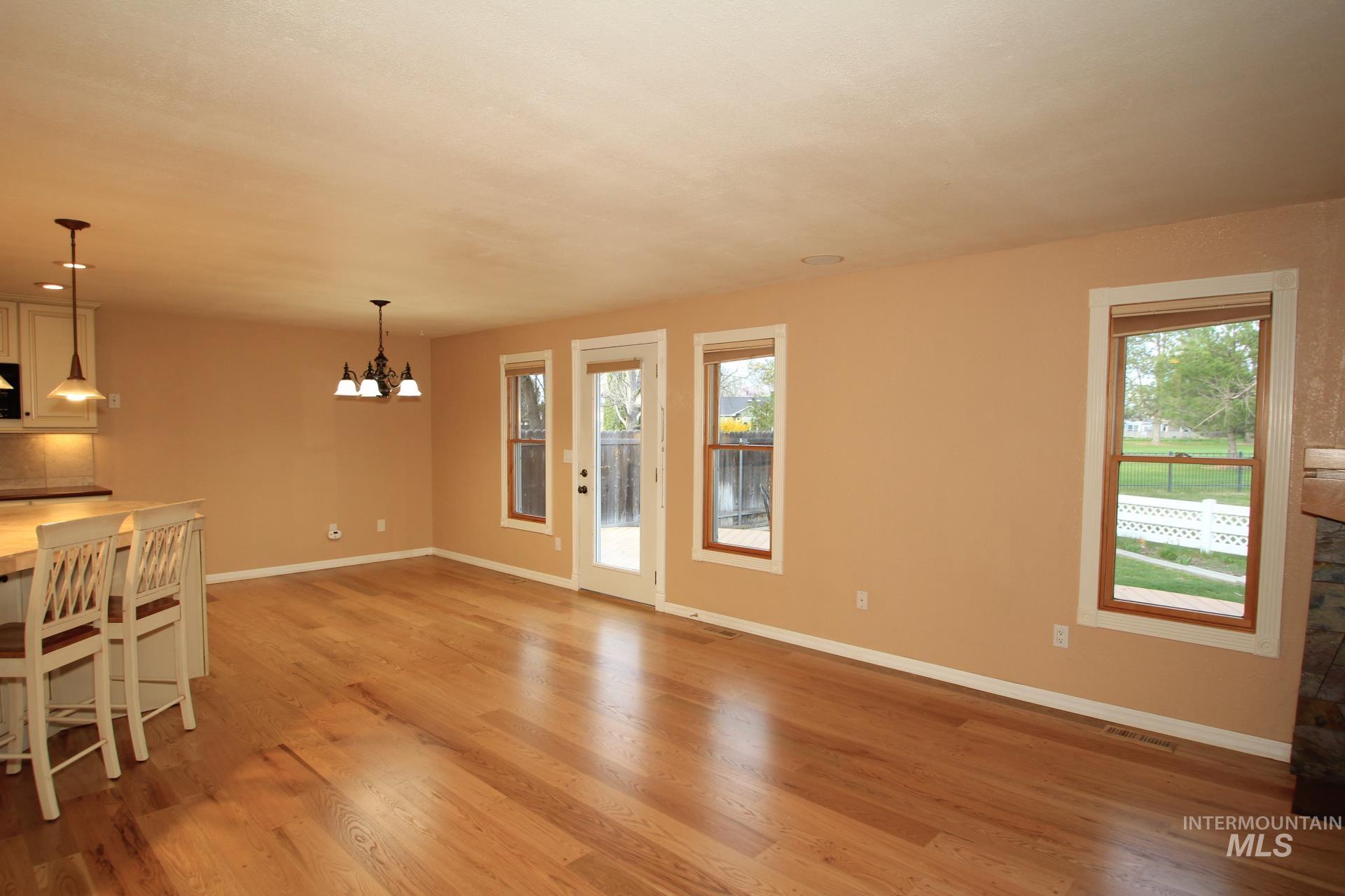 3728 W Sugar Creek Dr., Meridian, Idaho 83646, 3 Bedrooms, 2 Bathrooms, Residential For Sale, Price $476,900, 98998723
