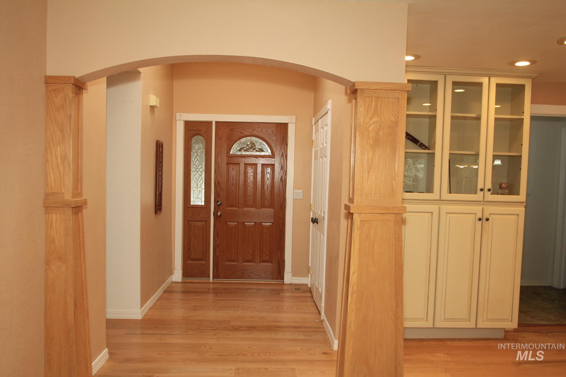 3728 W Sugar Creek Dr., Meridian, Idaho 83646, 3 Bedrooms, 2 Bathrooms, Residential For Sale, Price $476,900, 98998723
