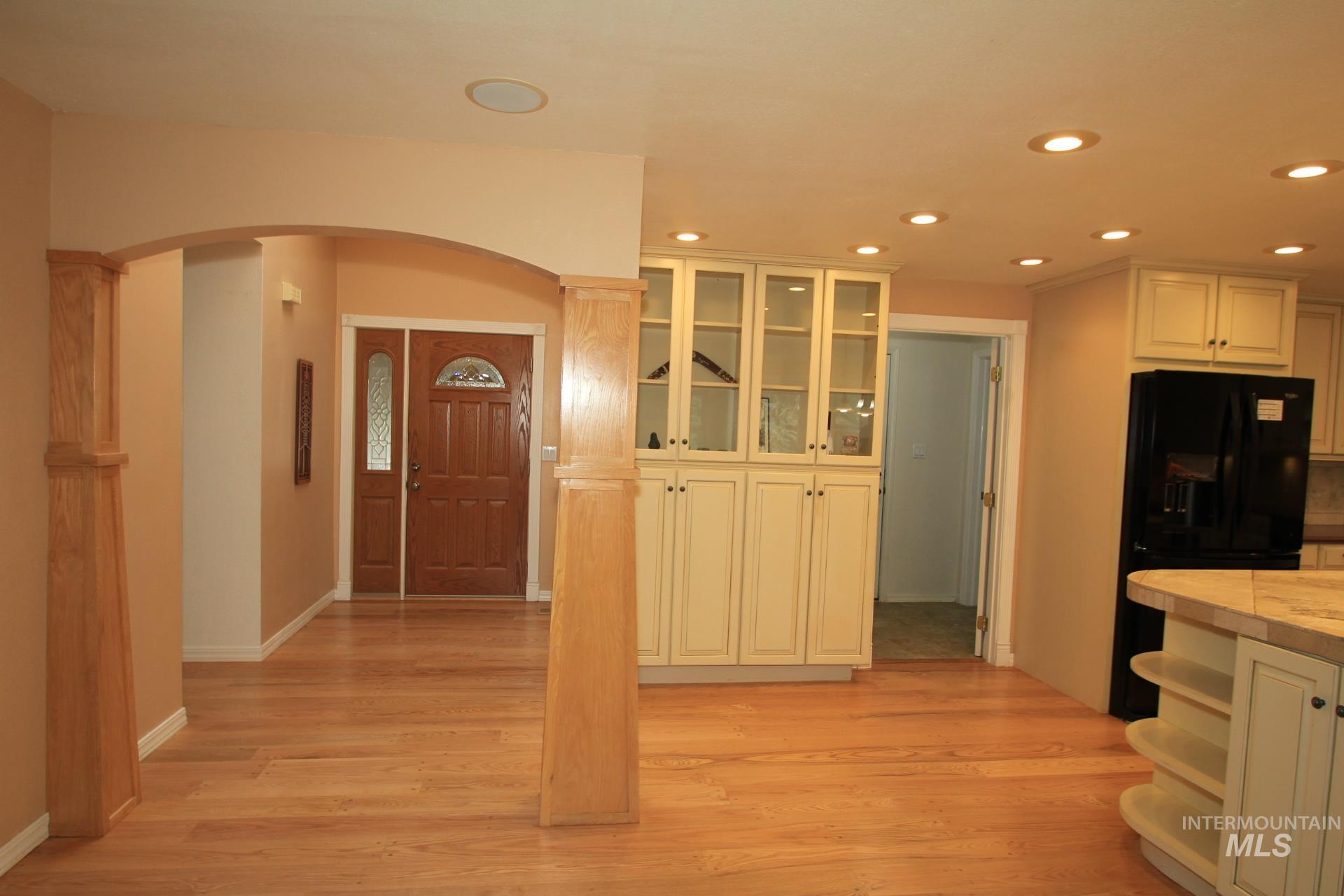 3728 W Sugar Creek Dr., Meridian, Idaho 83646, 3 Bedrooms, 2 Bathrooms, Residential For Sale, Price $476,900, 98998723