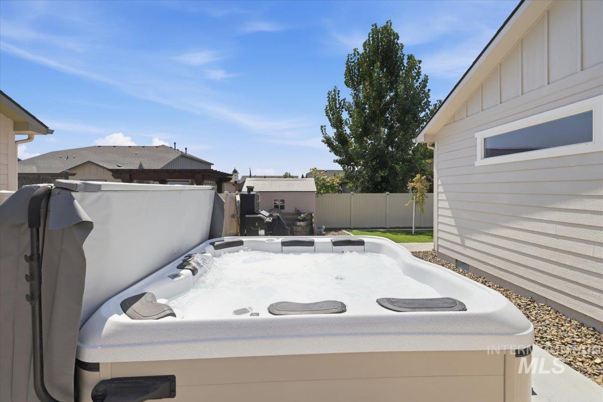 11341 W Mountain Iris St, Star, Idaho 83669, 3 Bedrooms, 2 Bathrooms, Residential For Sale, Price $585,000,MLS 98998727