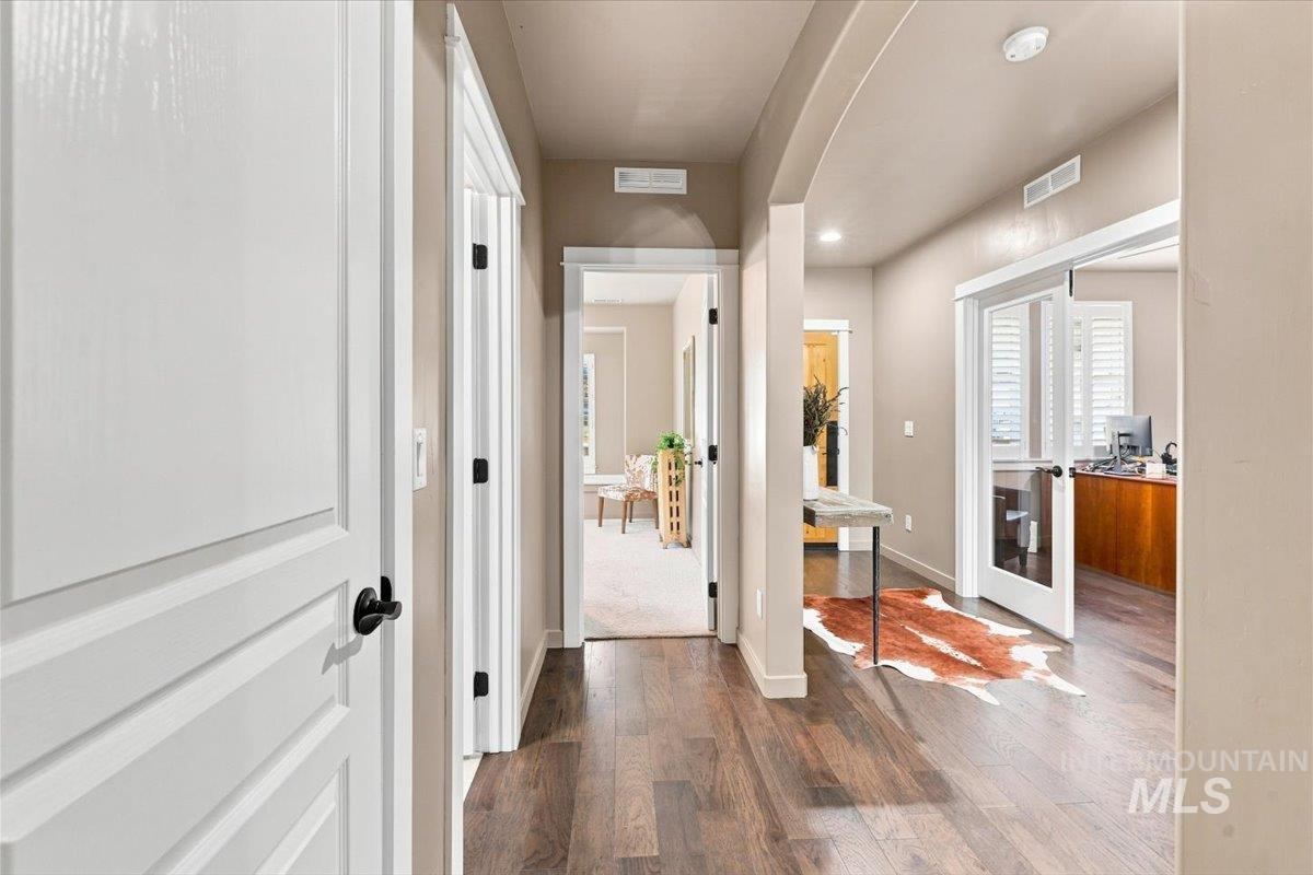 11341 W Mountain Iris St, Star, Idaho 83669, 3 Bedrooms, 2 Bathrooms, Residential For Sale, Price $585,000,MLS 98998727