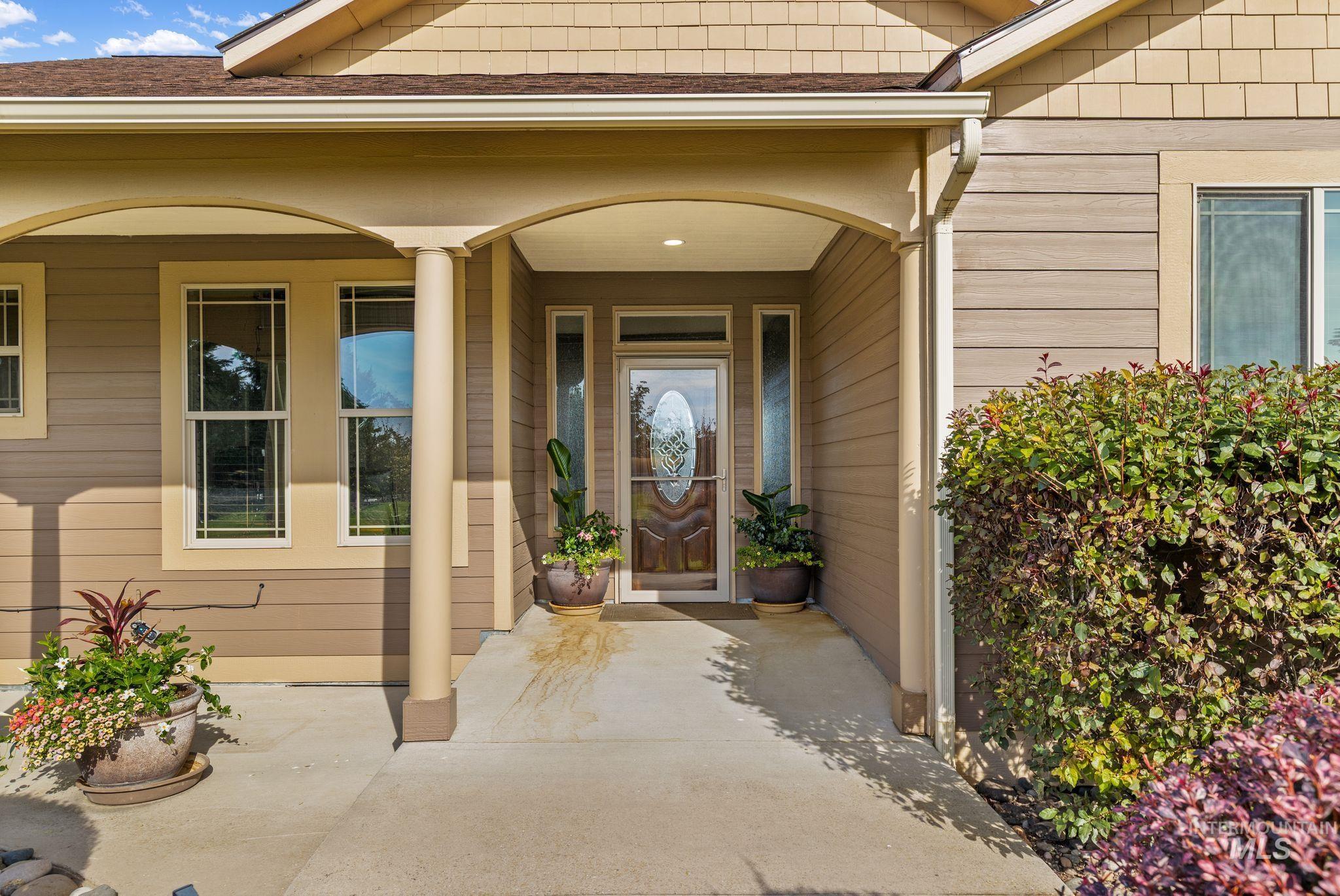 999 Amity Lane, Clarkston, Washington 99403, 5 Bedrooms, 4 Bathrooms, Residential For Sale, Price $995,000,MLS 98998732