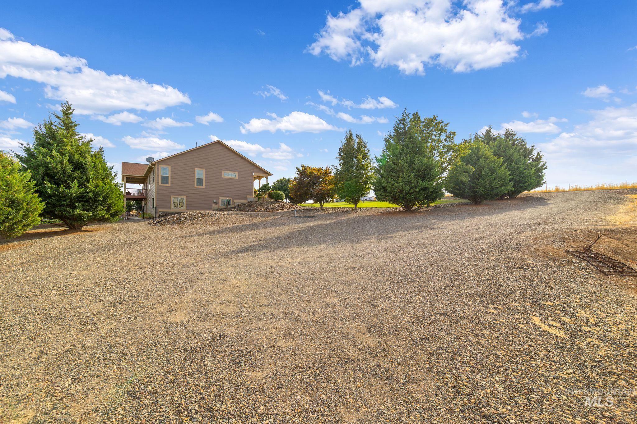 999 Amity Lane, Clarkston, Washington 99403, 5 Bedrooms, 4 Bathrooms, Residential For Sale, Price $995,000,MLS 98998732