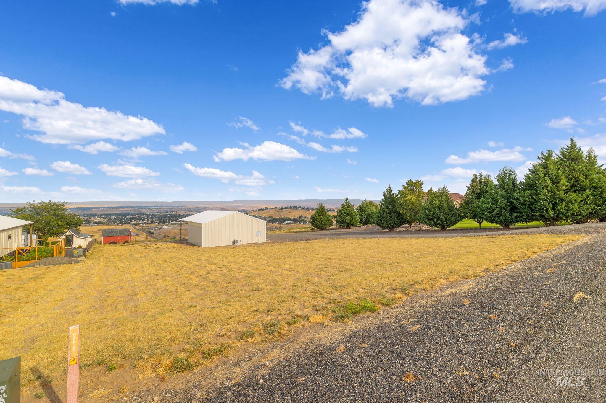 999 Amity Lane, Clarkston, Washington 99403, 5 Bedrooms, 4 Bathrooms, Residential For Sale, Price $995,000,MLS 98998732