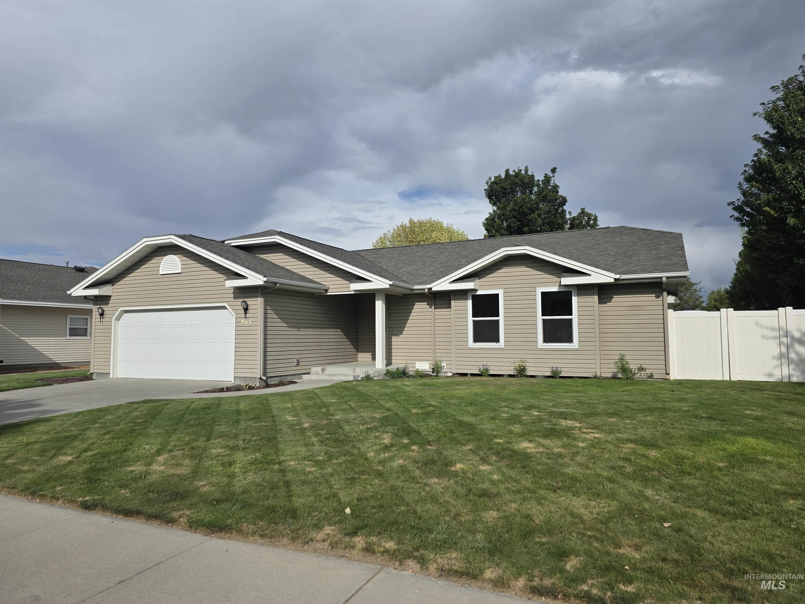966 Oleary Way, Twin Falls, Idaho 83301, 3 Bedrooms, 2 Bathrooms, Residential For Sale, Price $379,900, 98998734