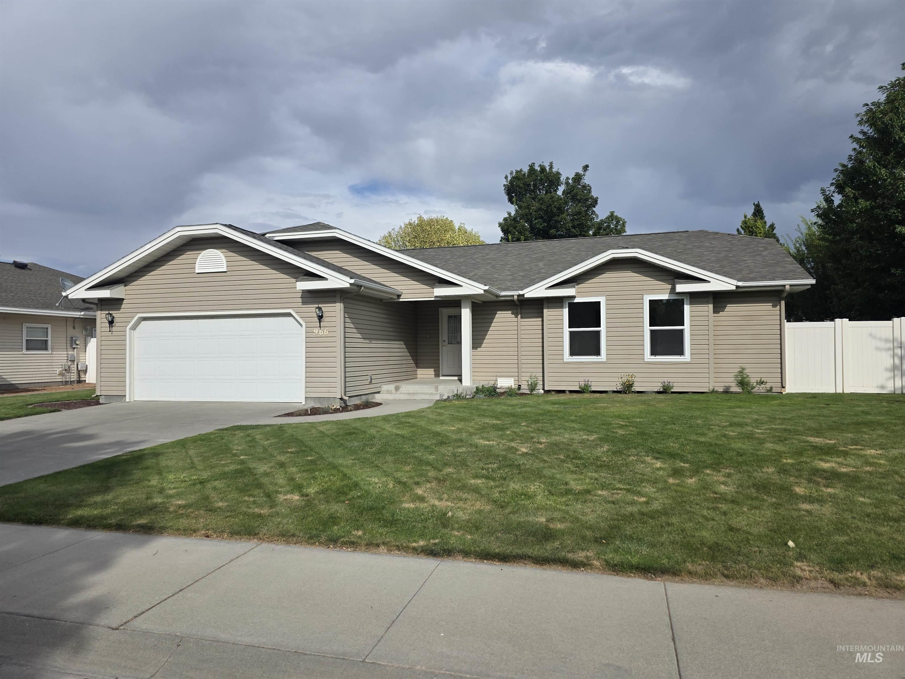 966 Oleary Way, Twin Falls, Idaho 83301, 3 Bedrooms, 2 Bathrooms, Residential For Sale, Price $379,900, 98998734