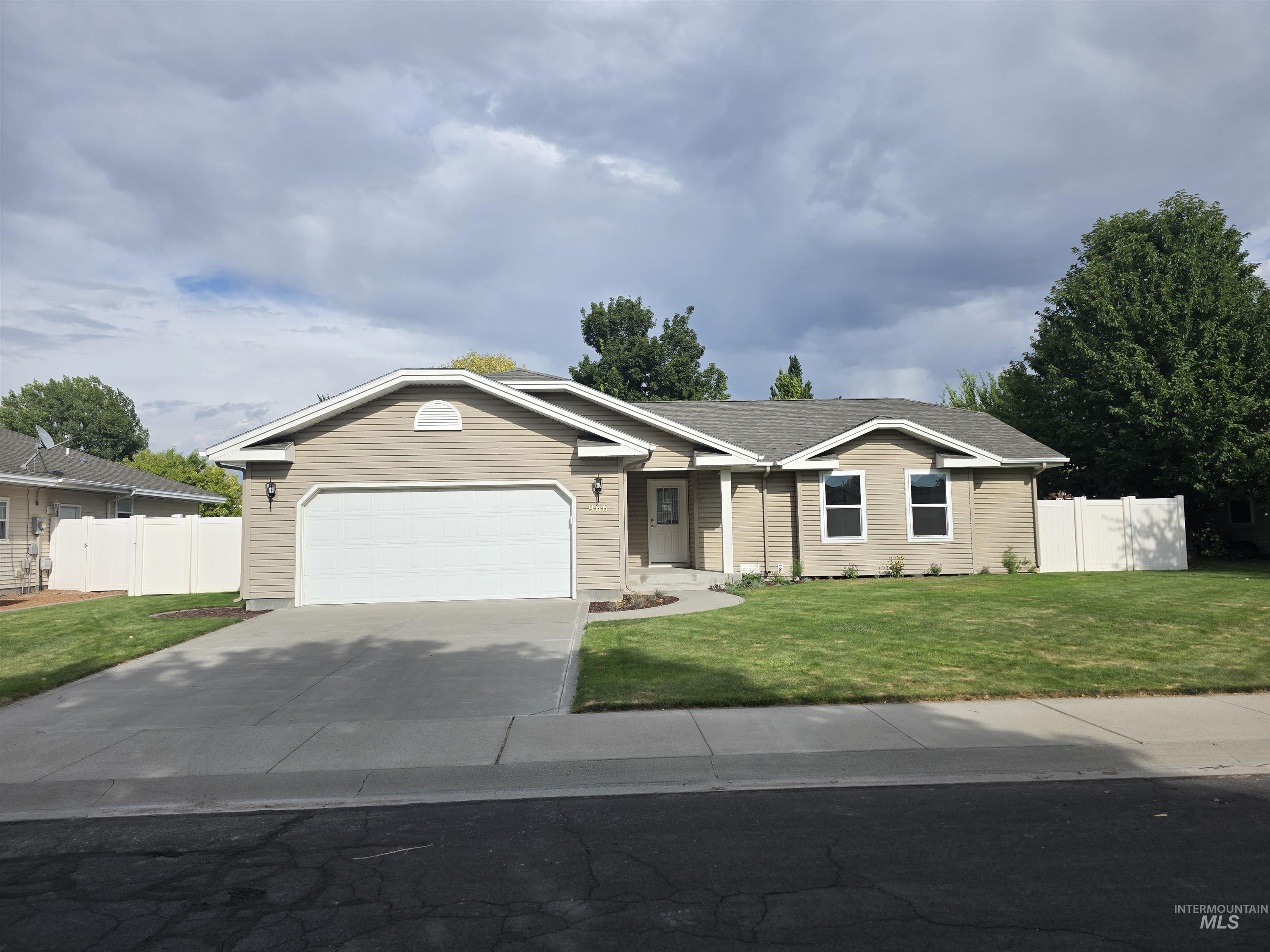 966 Oleary Way, Twin Falls, Idaho 83301, 3 Bedrooms, 2 Bathrooms, Residential For Sale, Price $379,900, 98998734