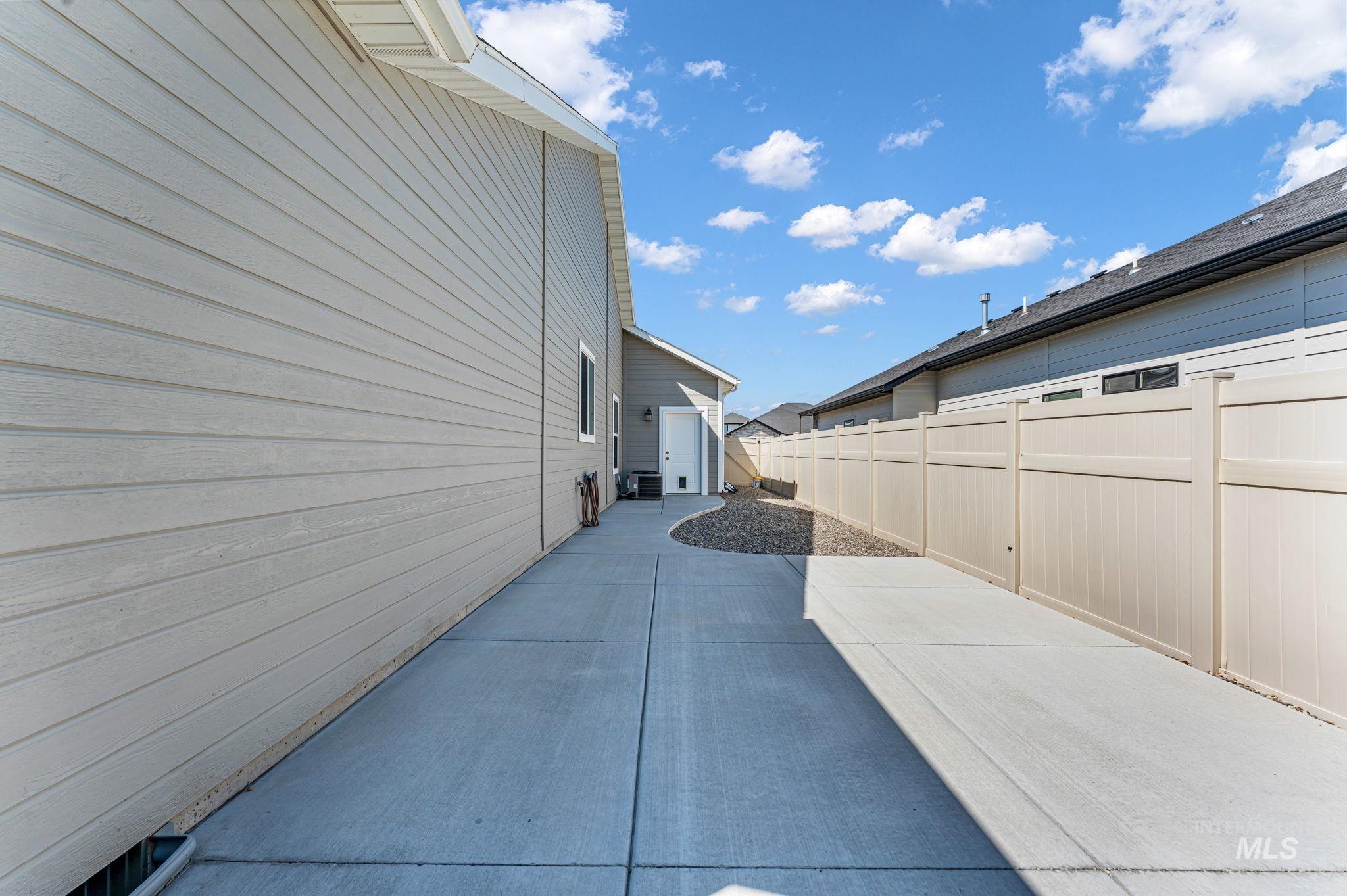 2226 Coolwater Street, Twin Falls, Idaho 83301, 3 Bedrooms, 2.5 Bathrooms, Residential For Sale, Price $560,000,MLS 98998736