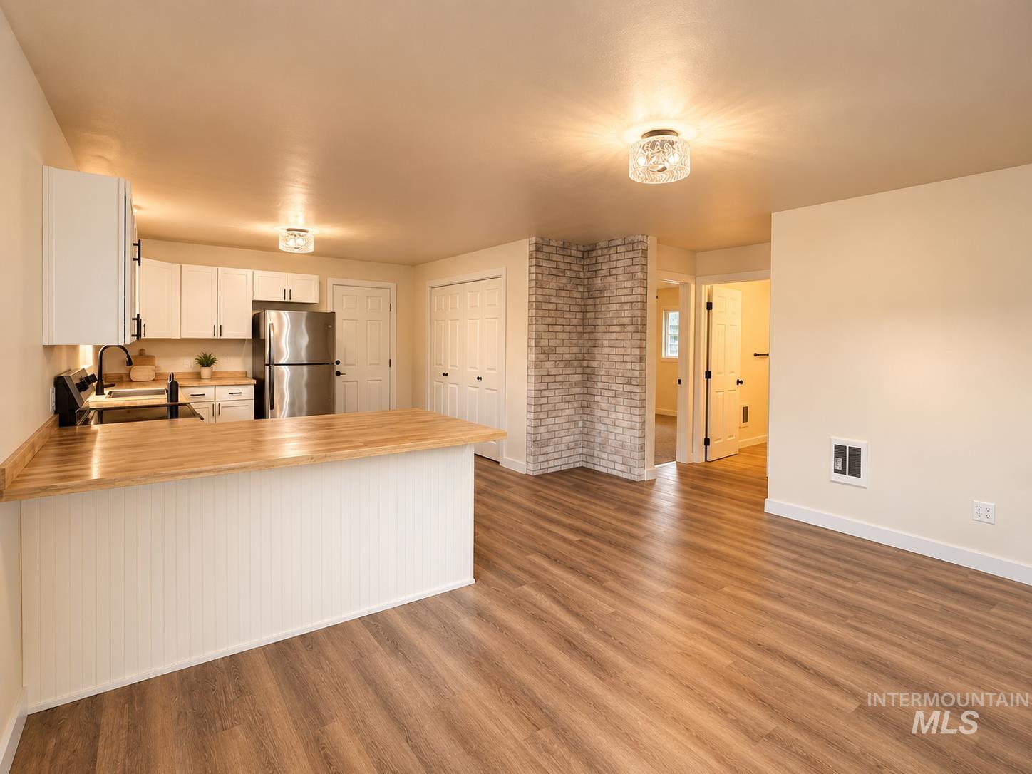 1801 Hansen Ave, Burley, Idaho 83318, 3 Bedrooms, 2 Bathrooms, Residential For Sale, Price $280,000, 98998737